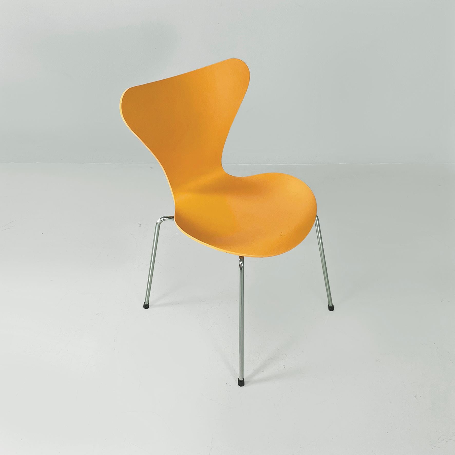 Mid-Century Modern Italian mid-century orange wood Serie 7 chairs by Jacobsen, Fritz Hansen, 1999 For Sale