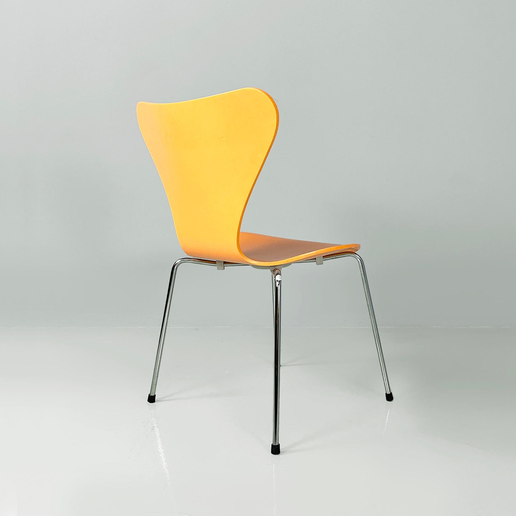 Italian mid-century orange wood Serie 7 chairs by Jacobsen, Fritz Hansen, 1999 In Good Condition For Sale In MIlano, IT