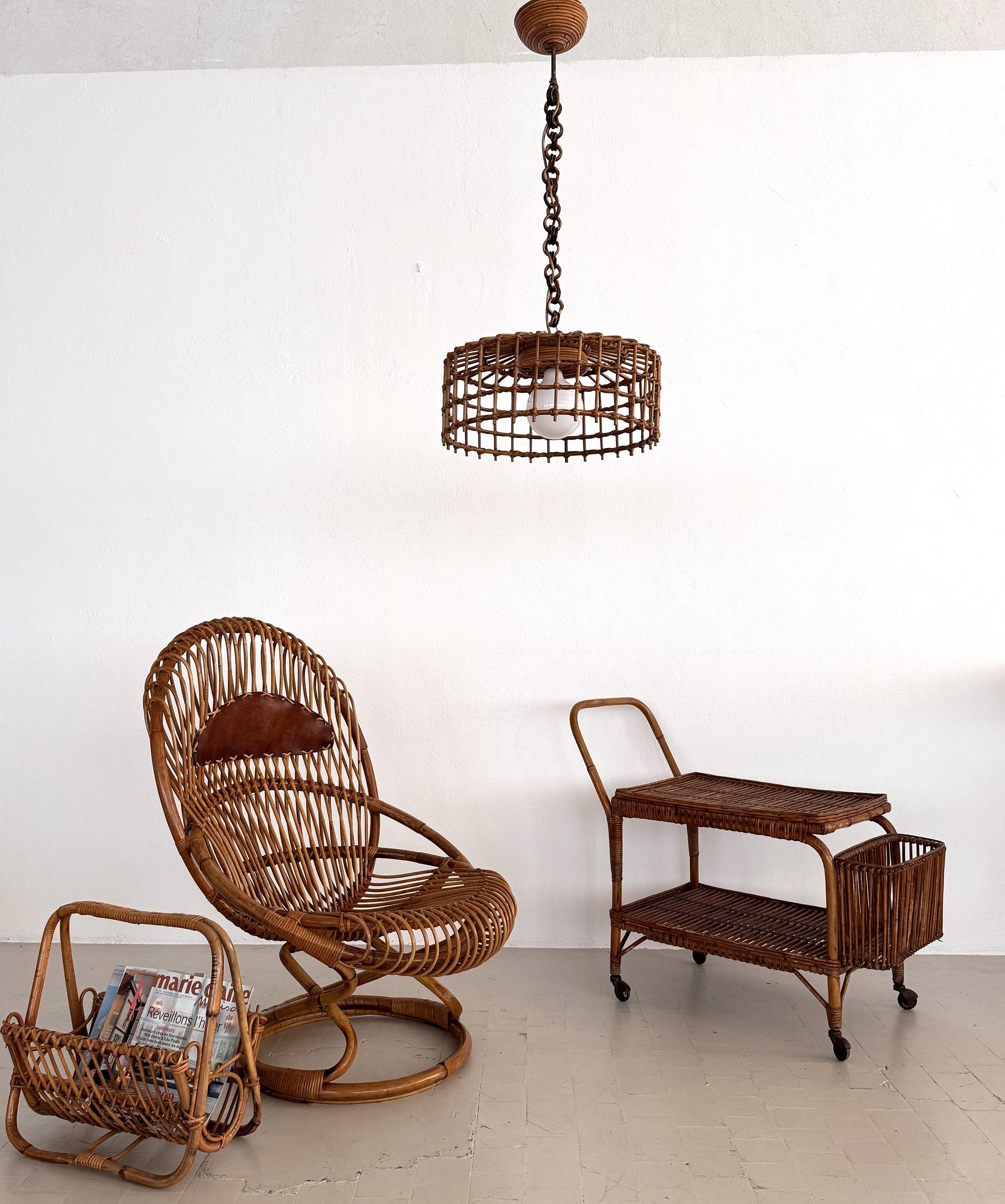 Lámpara colgante boho orgánica italiana de mediados de siglo en bambú y mimbre, ca. 1970 Moderno de mediados de siglo en venta