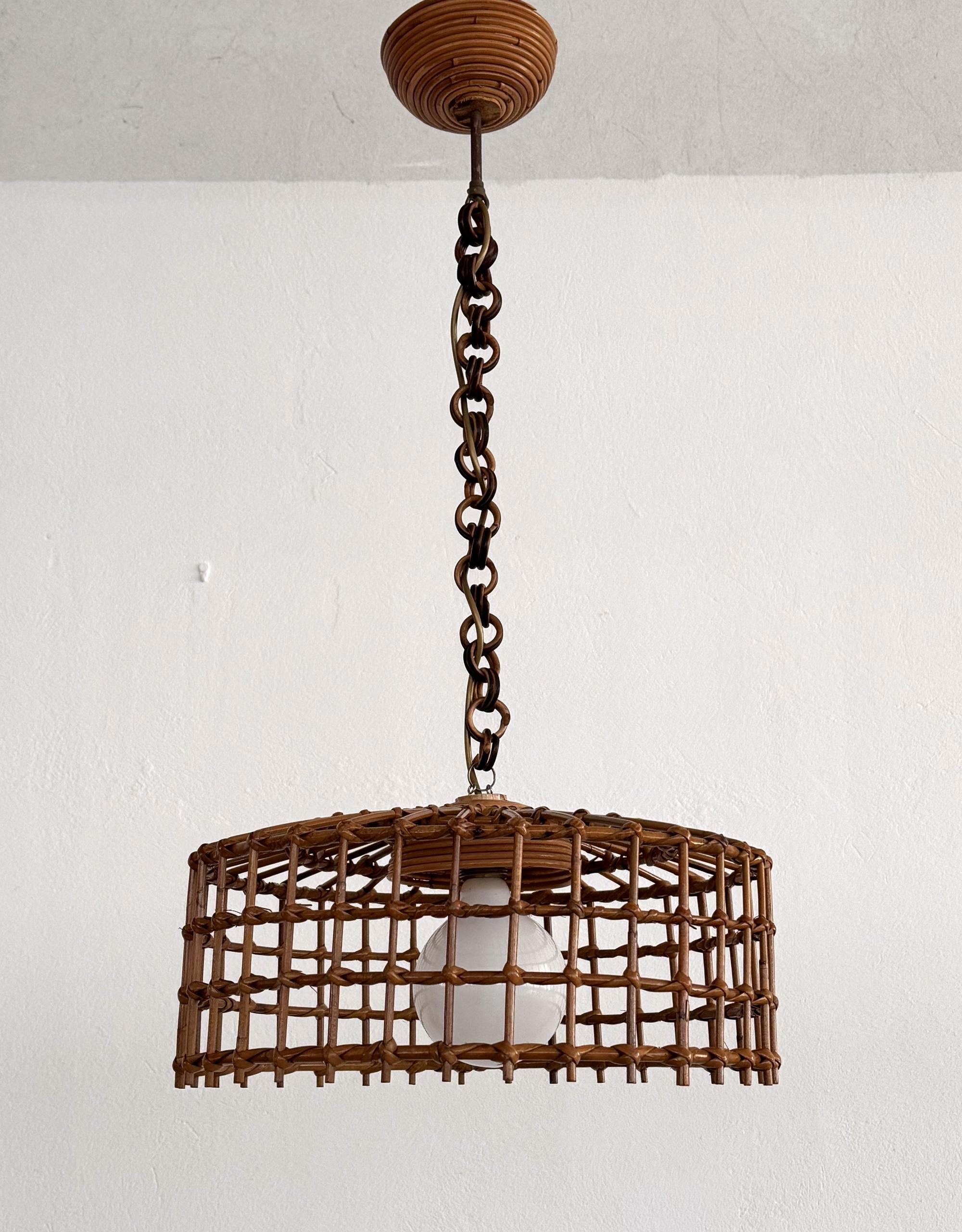 Lámpara colgante boho orgánica italiana de mediados de siglo en bambú y mimbre, ca. 1970 Hecho a mano en venta