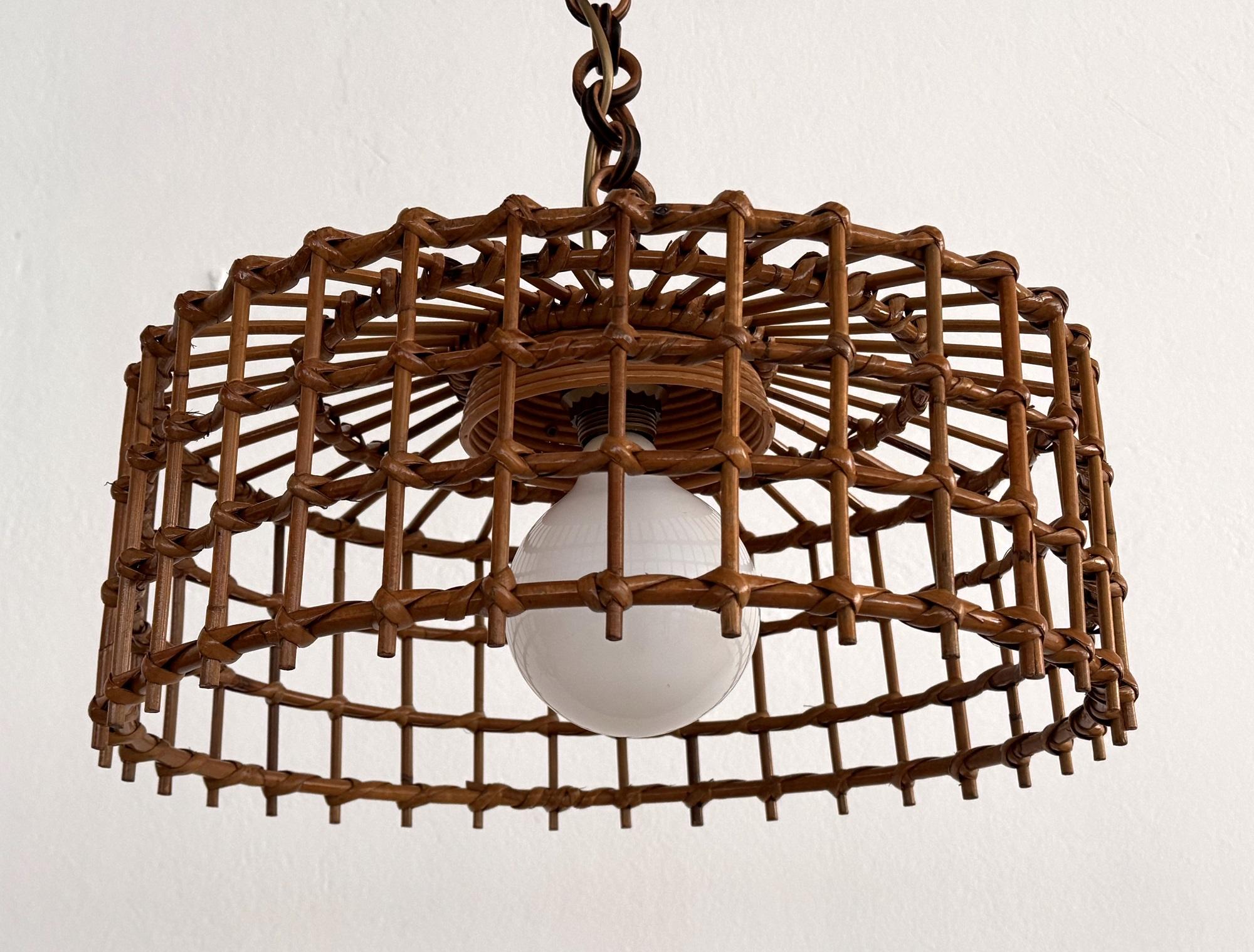 Lámpara colgante boho orgánica italiana de mediados de siglo en bambú y mimbre, ca. 1970 Bambú en venta