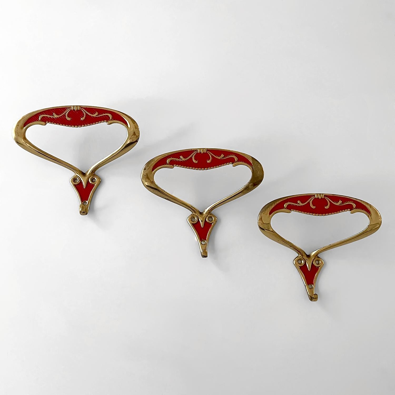 Ganci da parete rossi Oro Rossa del Mid Century italiano - 3 disponibili in vendita 4
