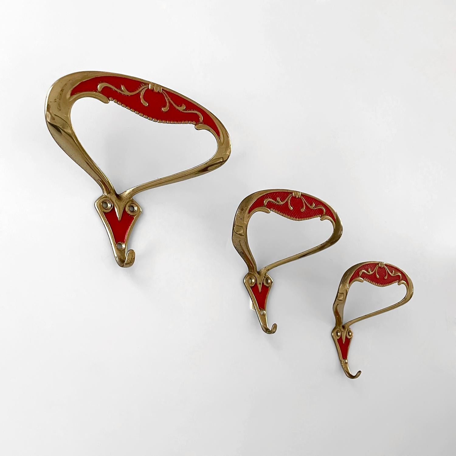Ganci da parete rossi Oro Rossa del Mid Century italiano - 3 disponibili in vendita 5