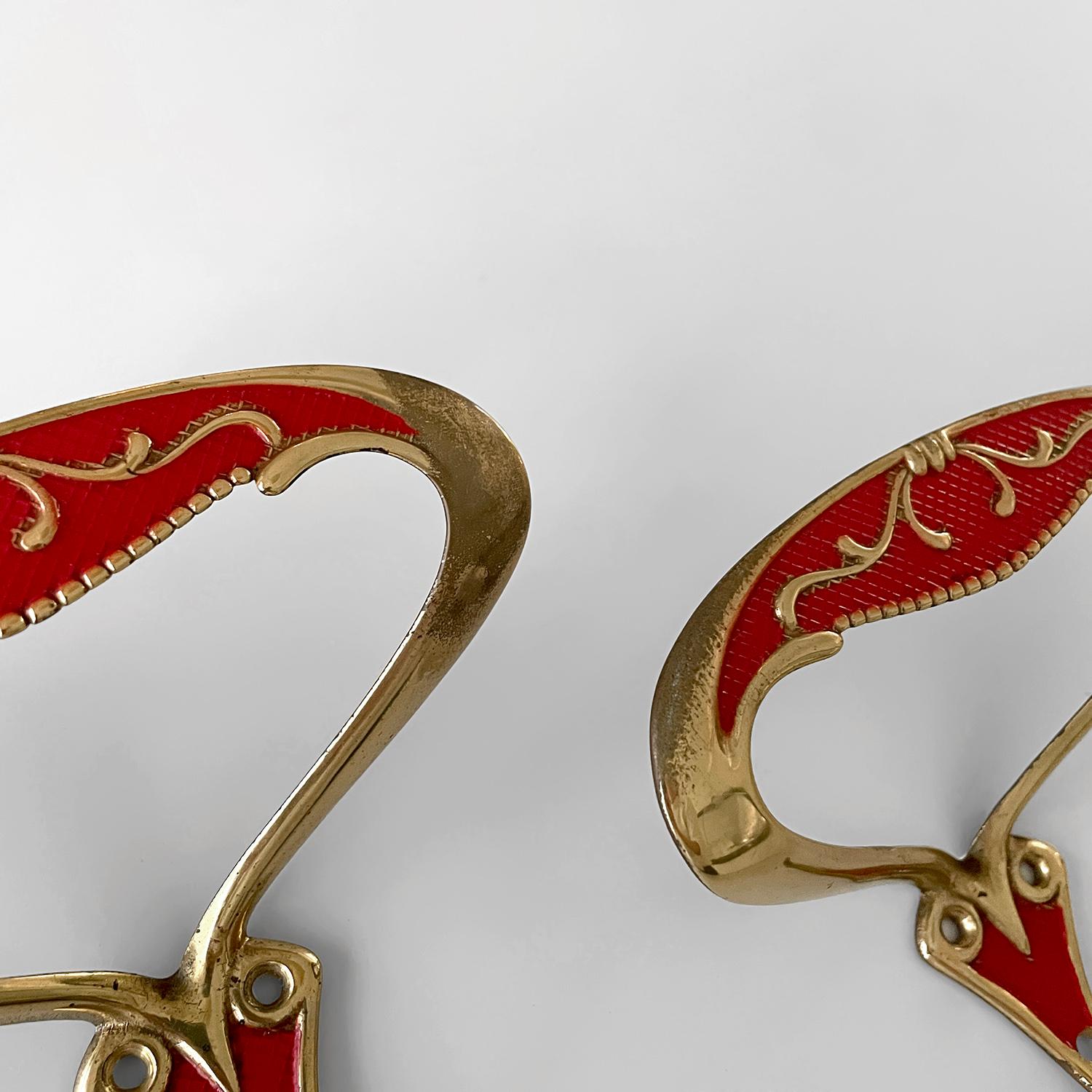 Ganci da parete rossi Oro Rossa del Mid Century italiano - 3 disponibili in vendita 6