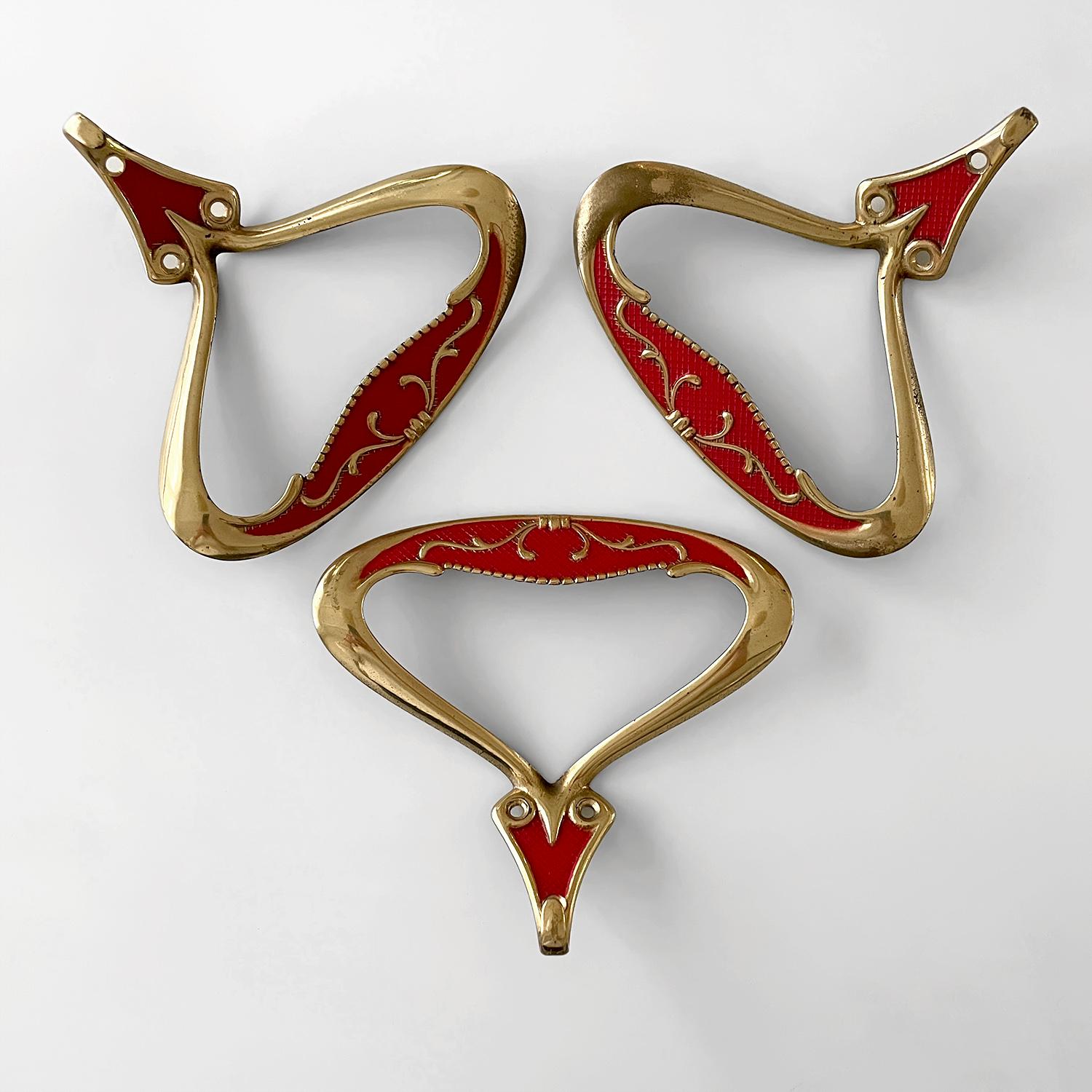 Italiano Ganci da parete rossi Oro Rossa del Mid Century italiano - 3 disponibili in vendita