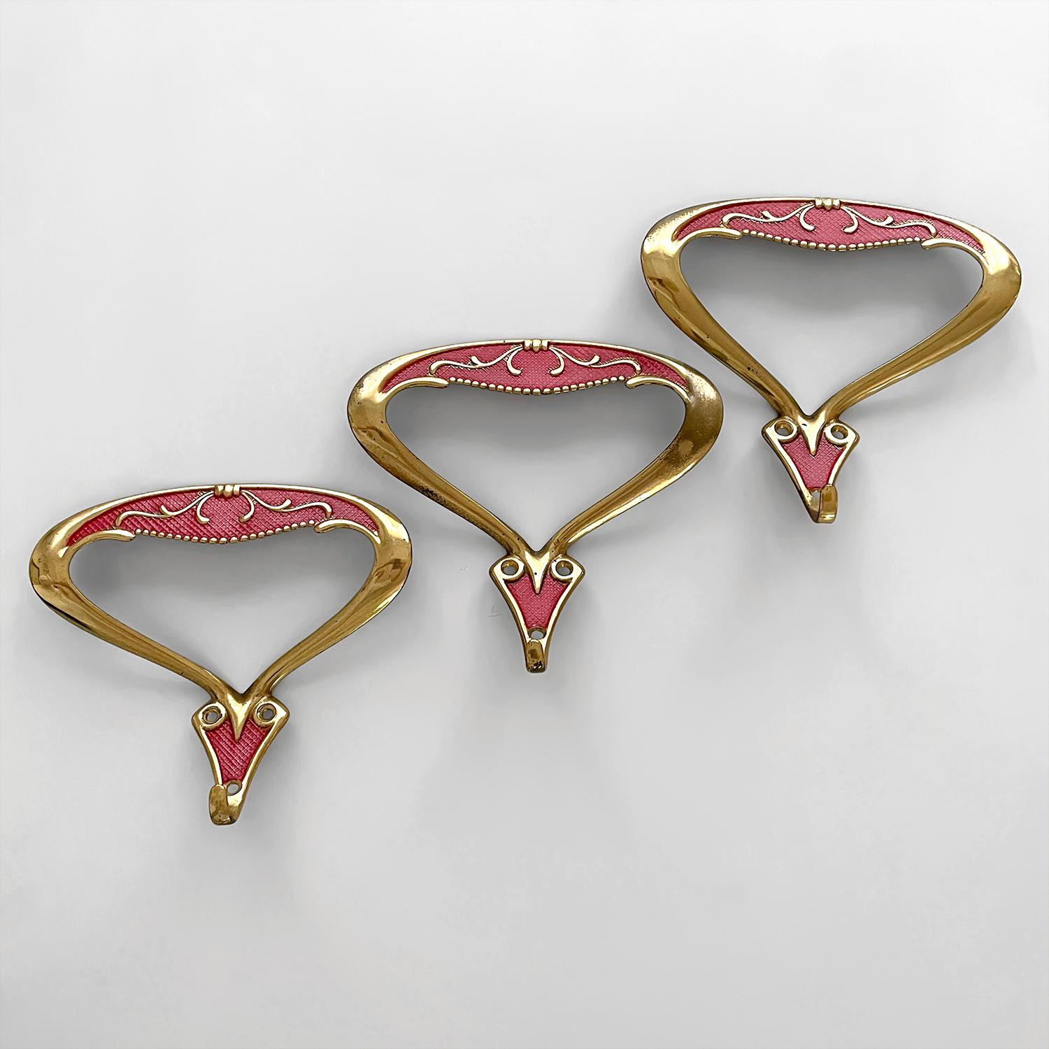 Metà XX secolo Ganci da parete rossi Oro Rossa del Mid Century italiano - 3 disponibili in vendita