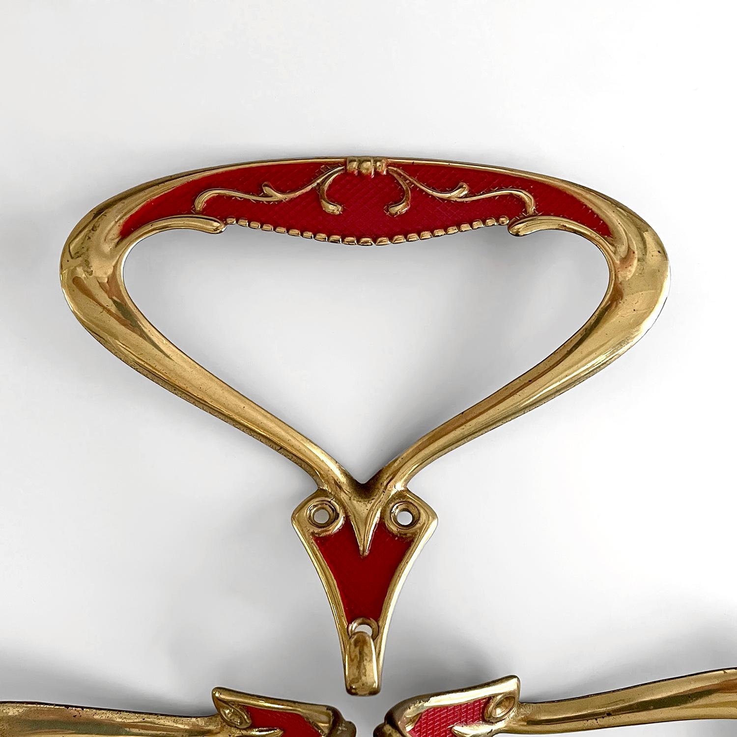 Ganci da parete rossi Oro Rossa del Mid Century italiano - 3 disponibili in vendita 1
