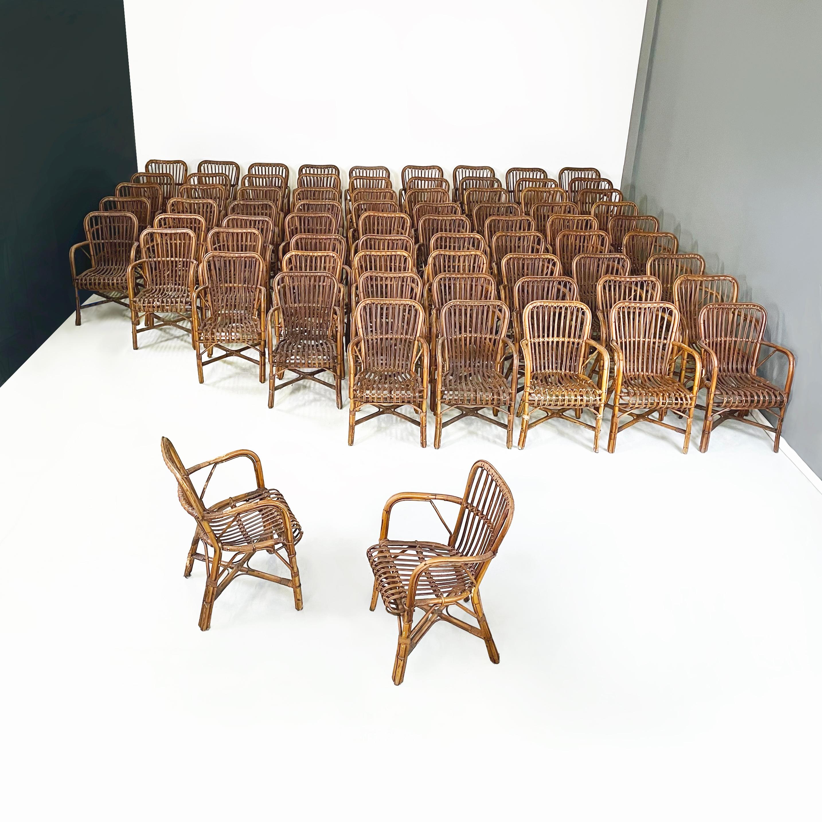 Italienische Outdoor-Sessel aus Bambus und Rattan aus der Mitte des Jahrhunderts, 1960er Jahre
Set aus 61 Sesseln mit geschwungenen Armlehnen aus fein gewebtem Bambus in verschiedenen Farbtönen. Die Beine sind in der Mitte durch eine X-förmige