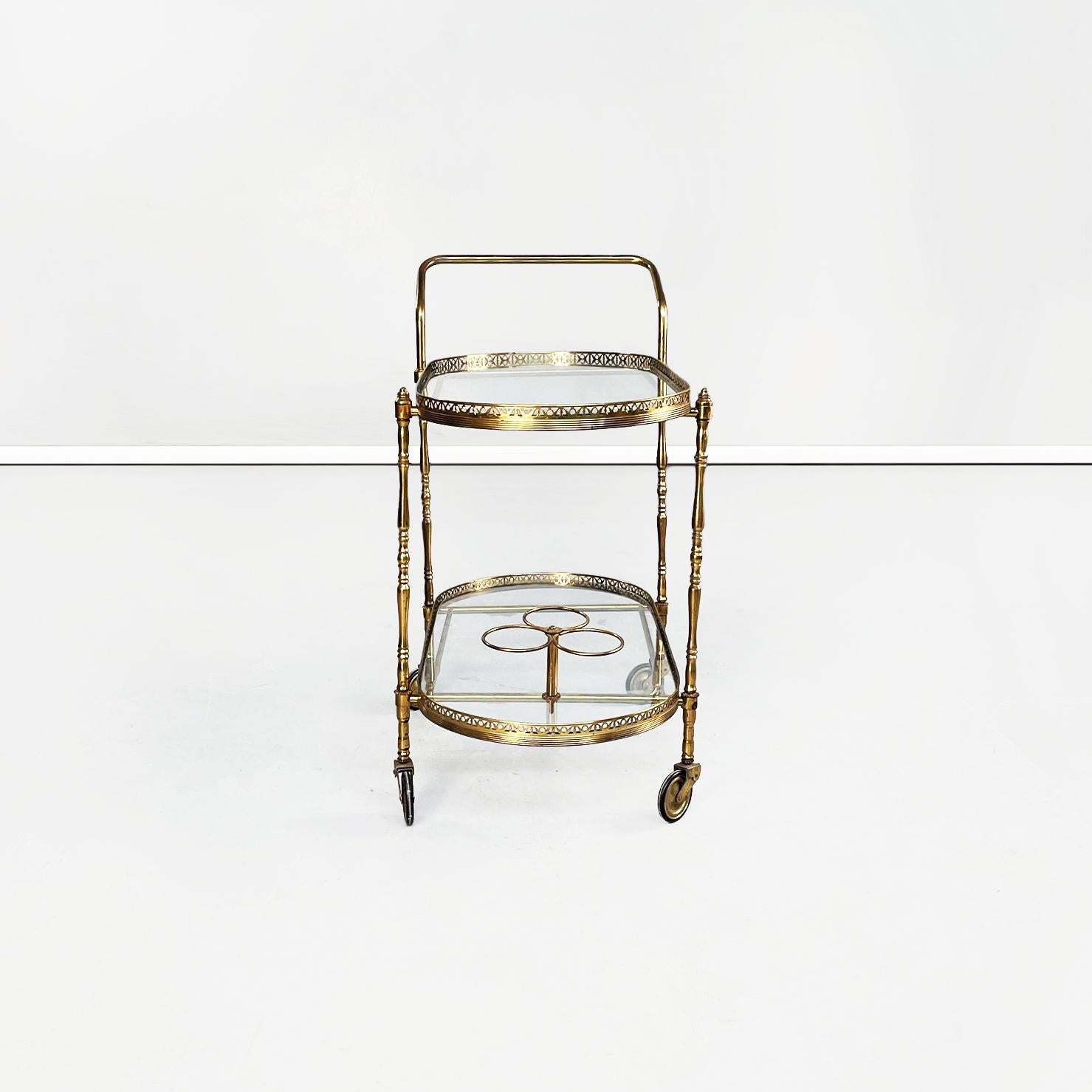 Mid-Century Modern Italian Mid-Century Oval Bar Cart in Brass and Glass, 1950s