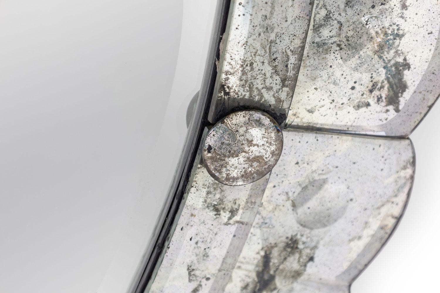 Espejo de pared italiano de Murano de mediados de siglo con forma ovalada Biselado en venta