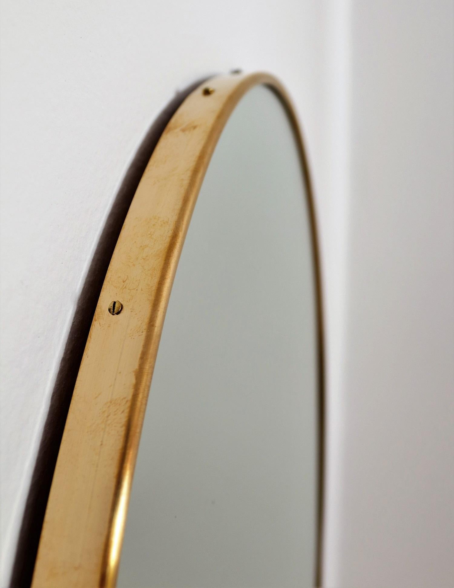 Italian Midcentury Oval Wall Mirror with Brass Frame, 1950s In Good Condition In Morazzone, Varese