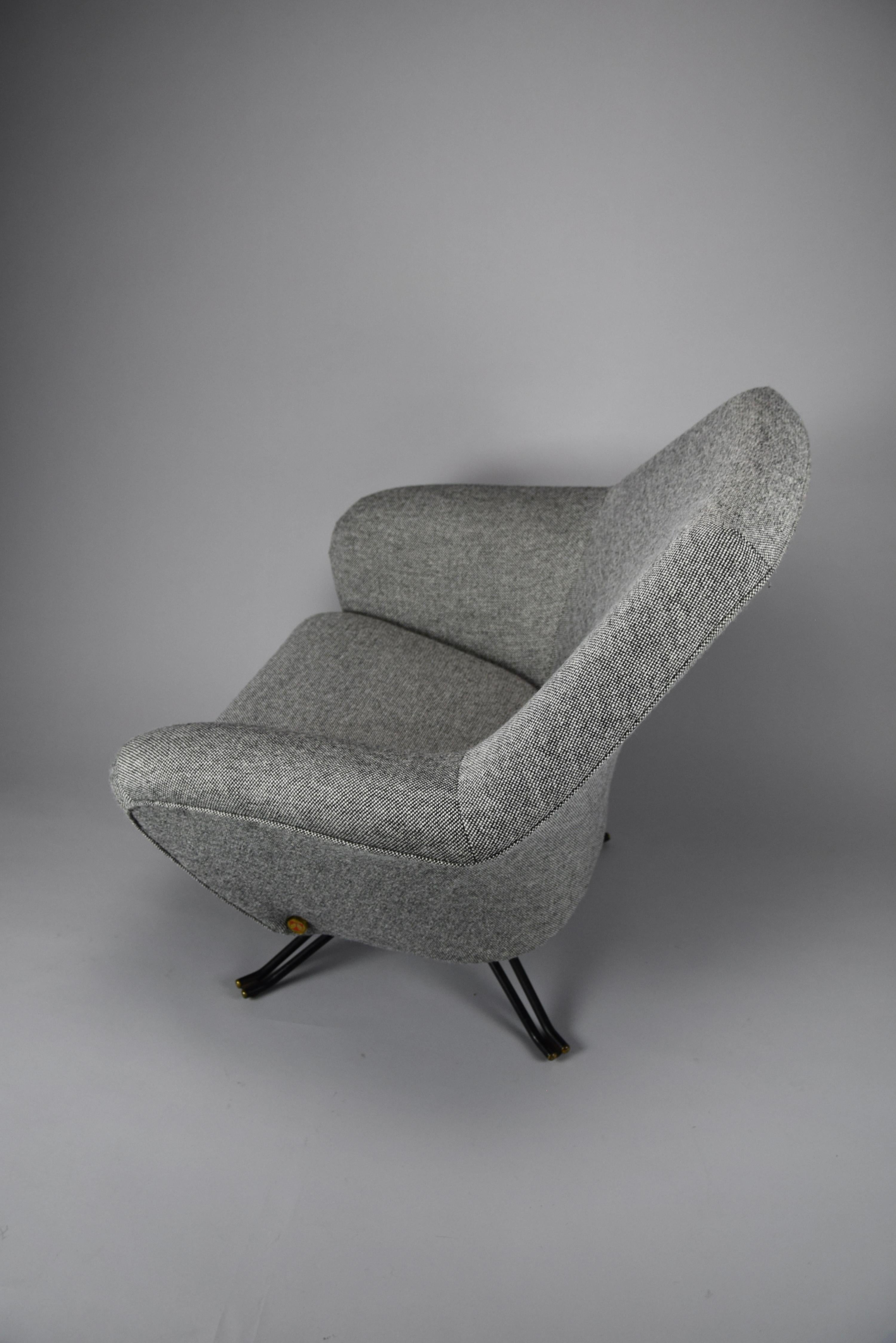 Italian Mid Century P32 Lounge Chair by Osvaldo Borsani for Tecno For Sale 4