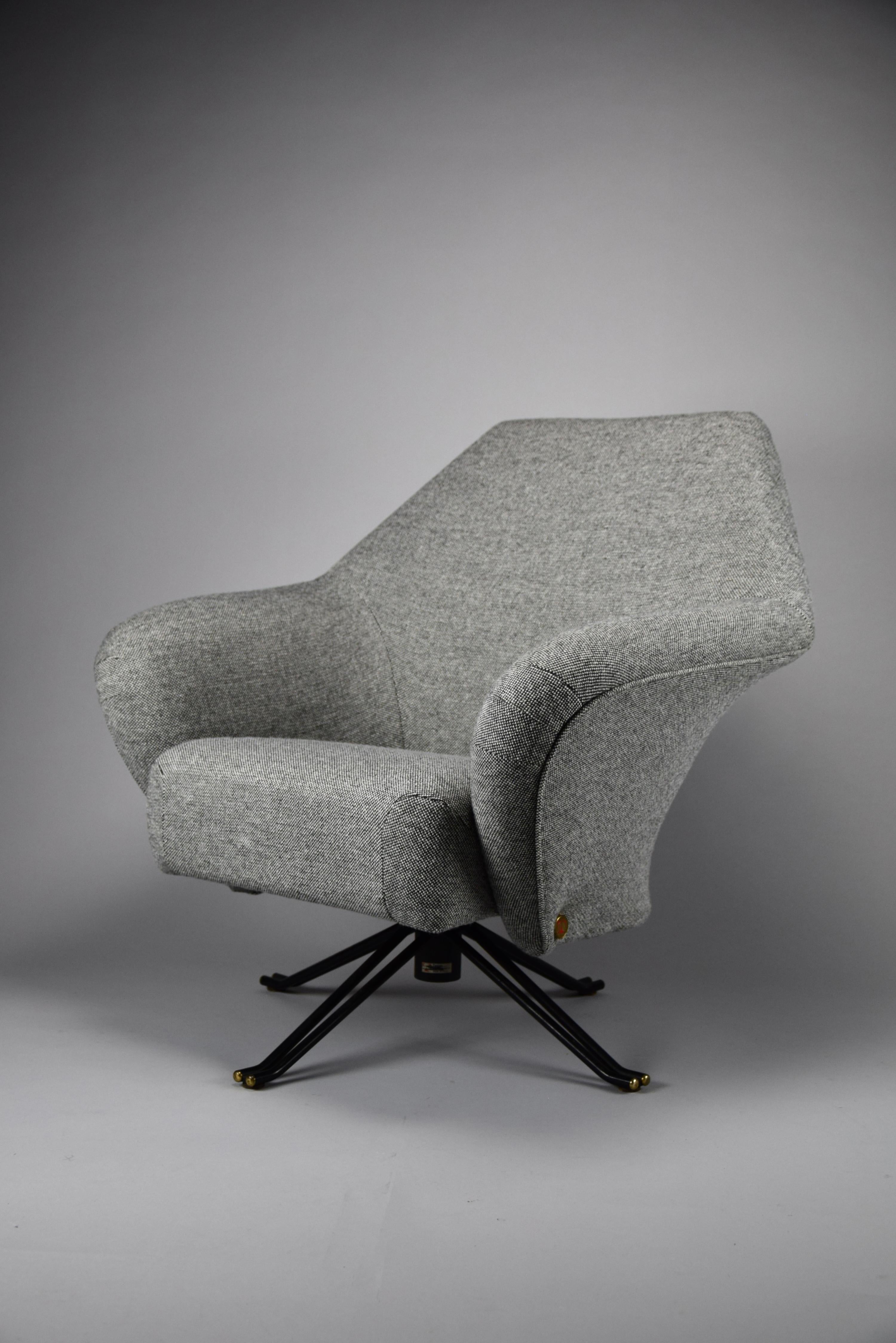 Italian Mid Century P32 Lounge Chair by Osvaldo Borsani for Tecno For Sale 5