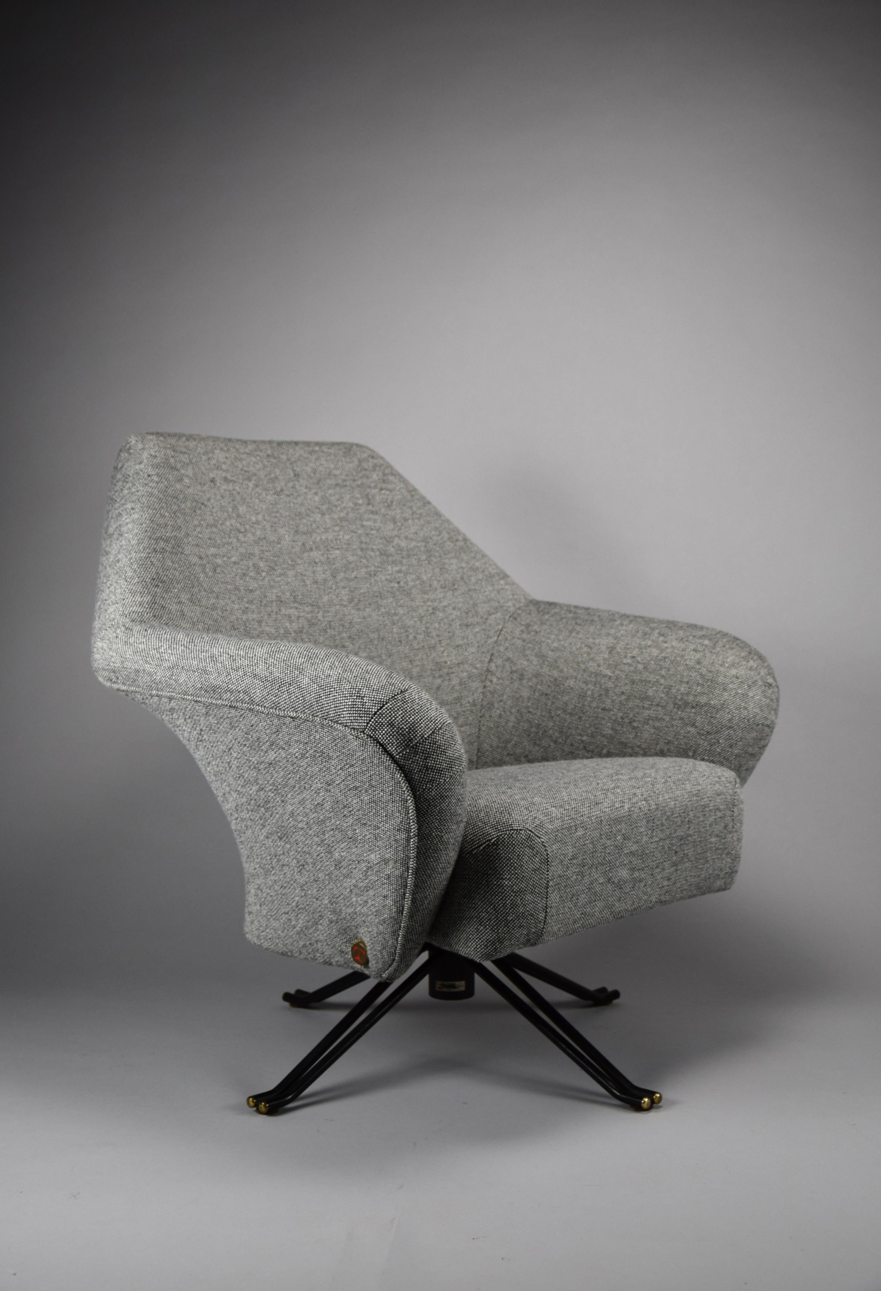 Introducing the P32 Elegant Lounge Chair: Timeless Comfort, Unmatched Elegance

Step into the world of mid-century Italian design with the P32 Elegant Lounge Chair, a masterpiece created by Osvaldo Borsani in 1956 and proudly produced by Tecno