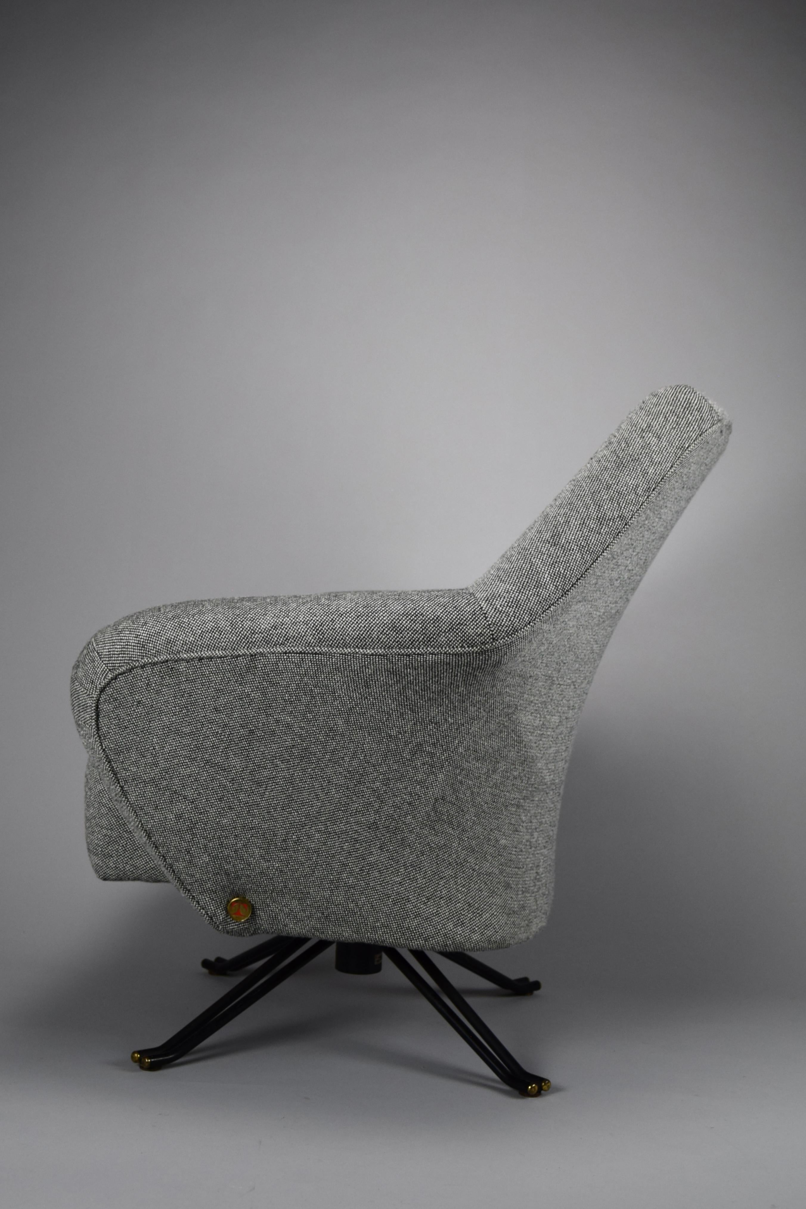 Italian Mid Century P32 Lounge Chair by Osvaldo Borsani for Tecno In Good Condition For Sale In Weesp, NL
