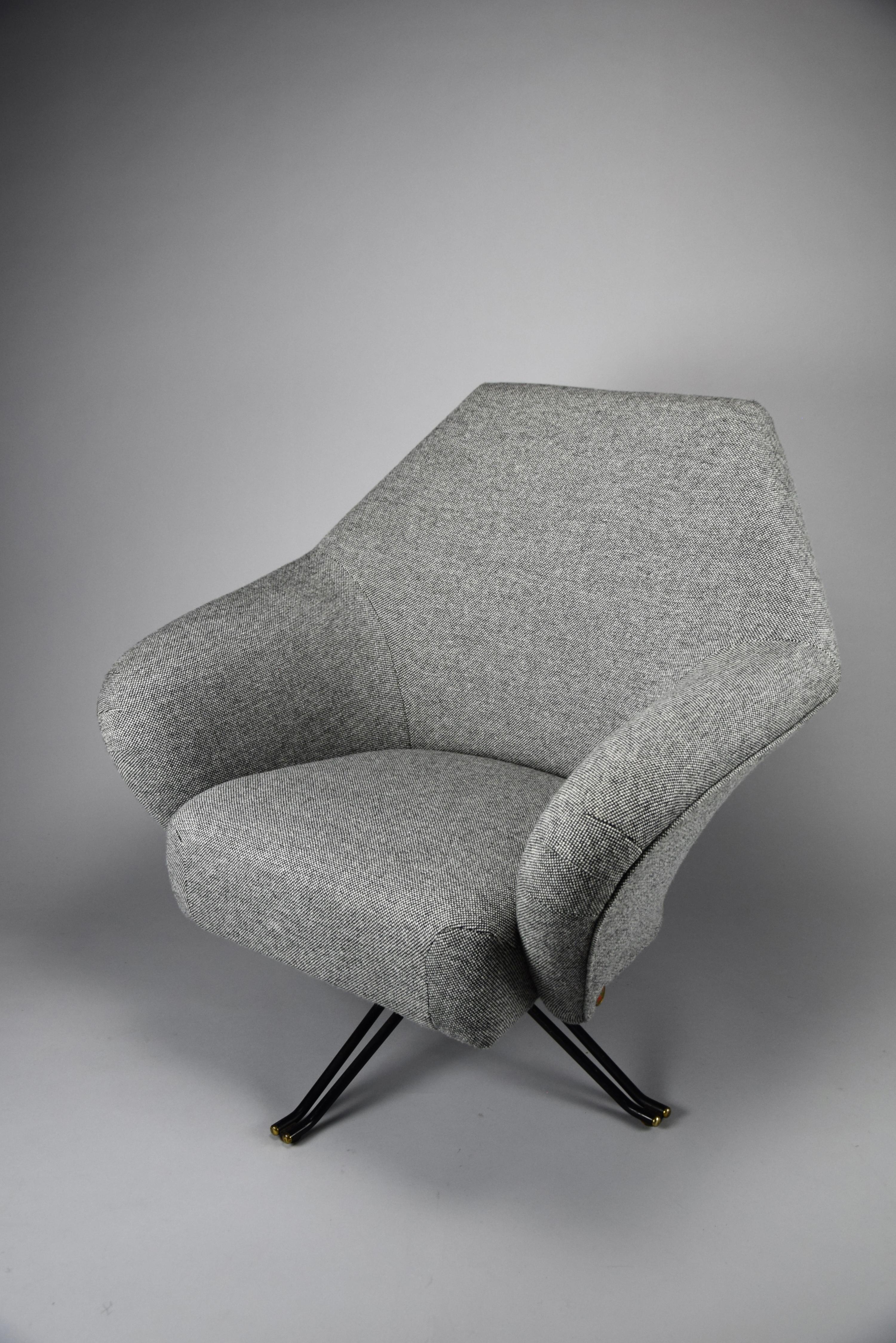 Mid-20th Century Italian Mid Century P32 Lounge Chair by Osvaldo Borsani for Tecno For Sale