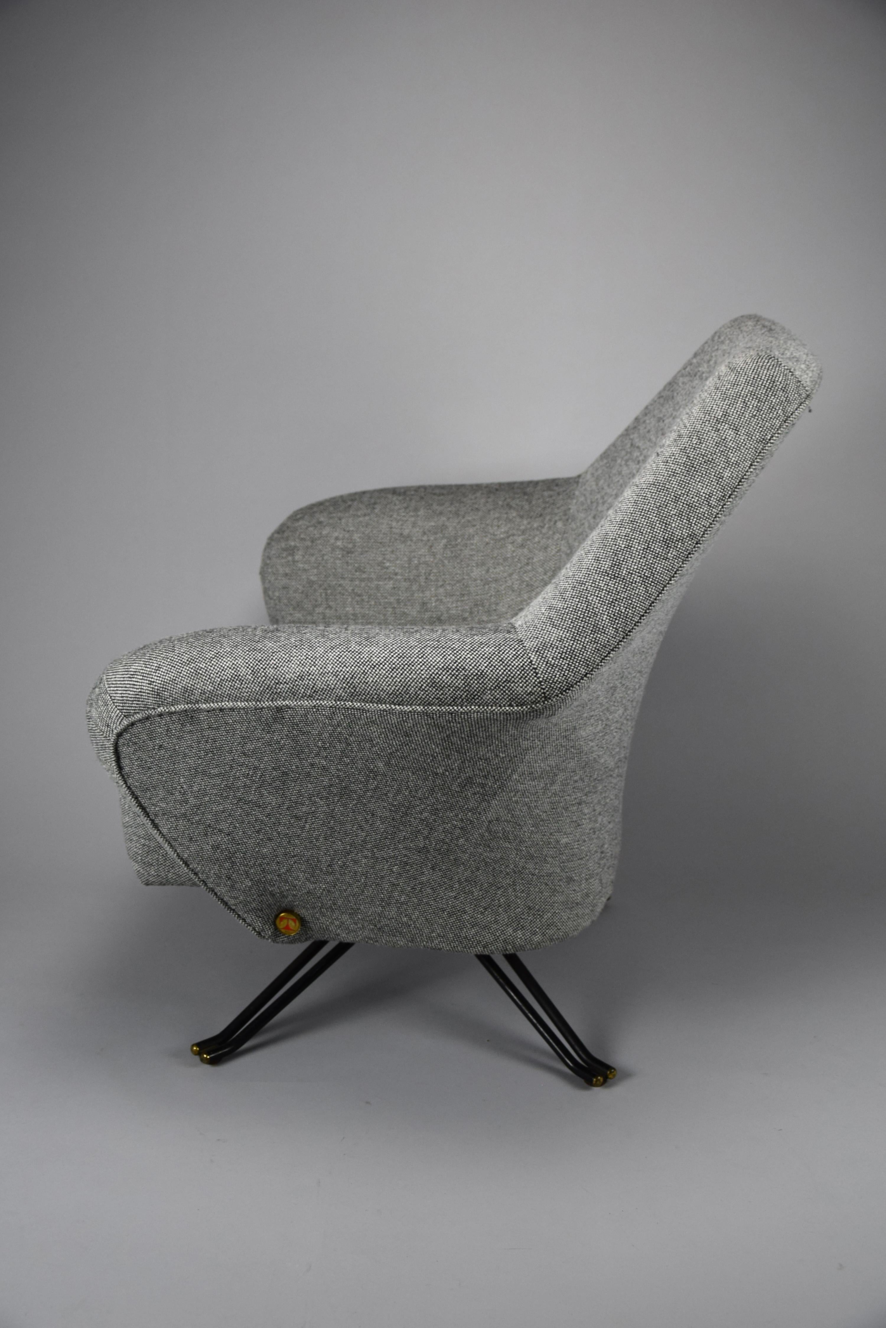 Italian Mid Century P32 Lounge Chair by Osvaldo Borsani for Tecno For Sale 1