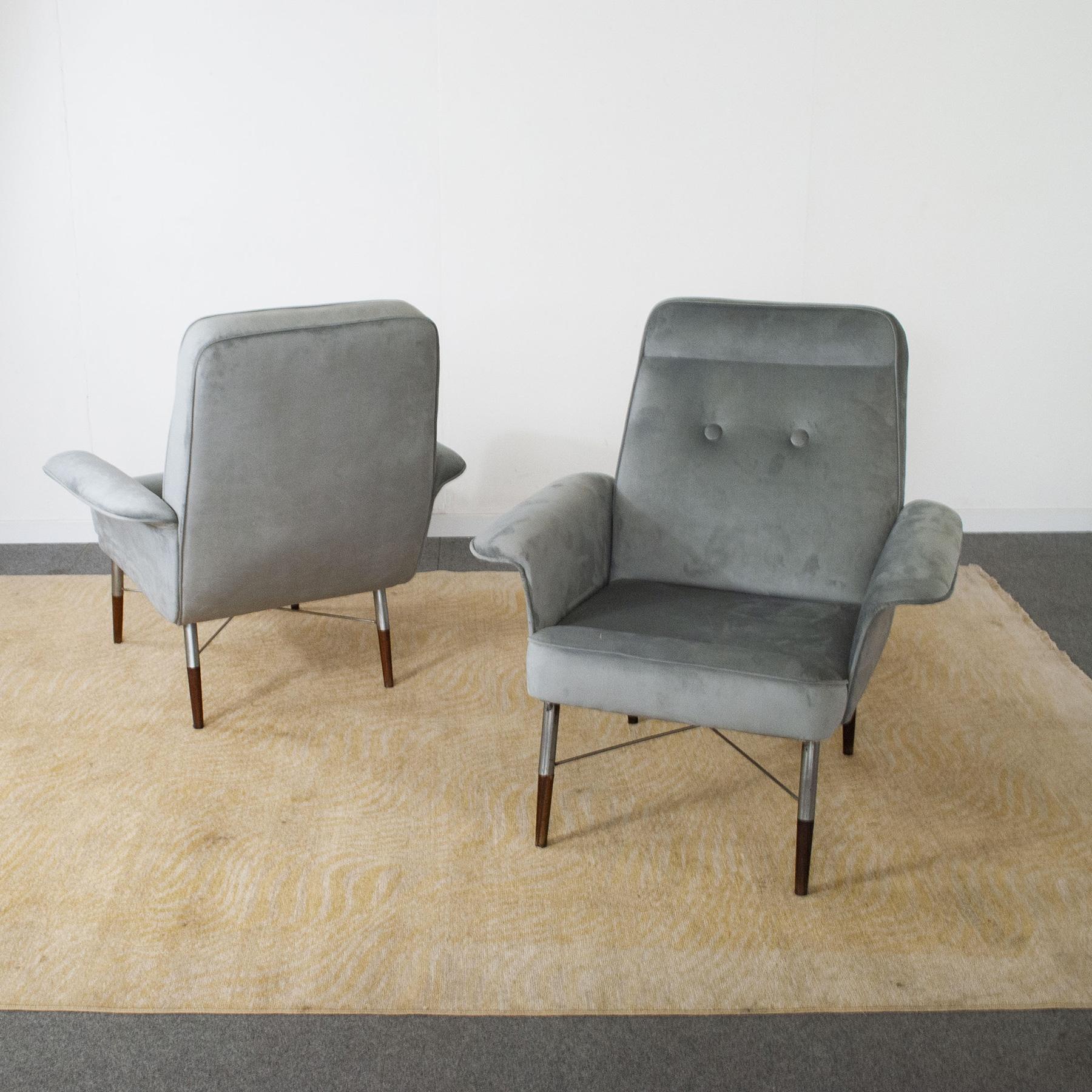 Italian Mid-Century Pair of Armchairs from the Sixties For Sale 3