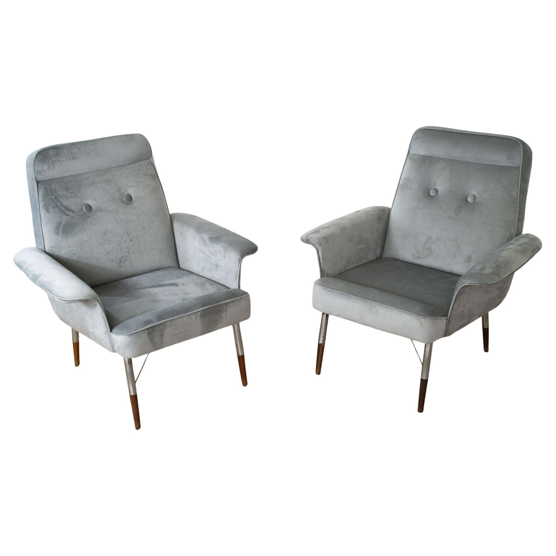 Italian Mid-Century Pair of Armchairs from the Sixties For Sale