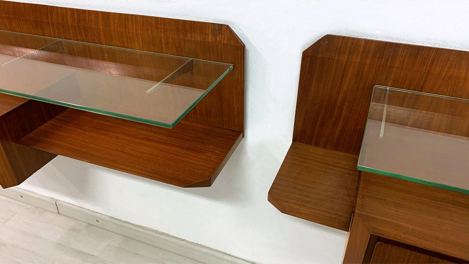 Italian Mid-Century Pair of Floating Wall Teakwood Console by Moscatelli, 1960s In Good Condition For Sale In Traversetolo, IT