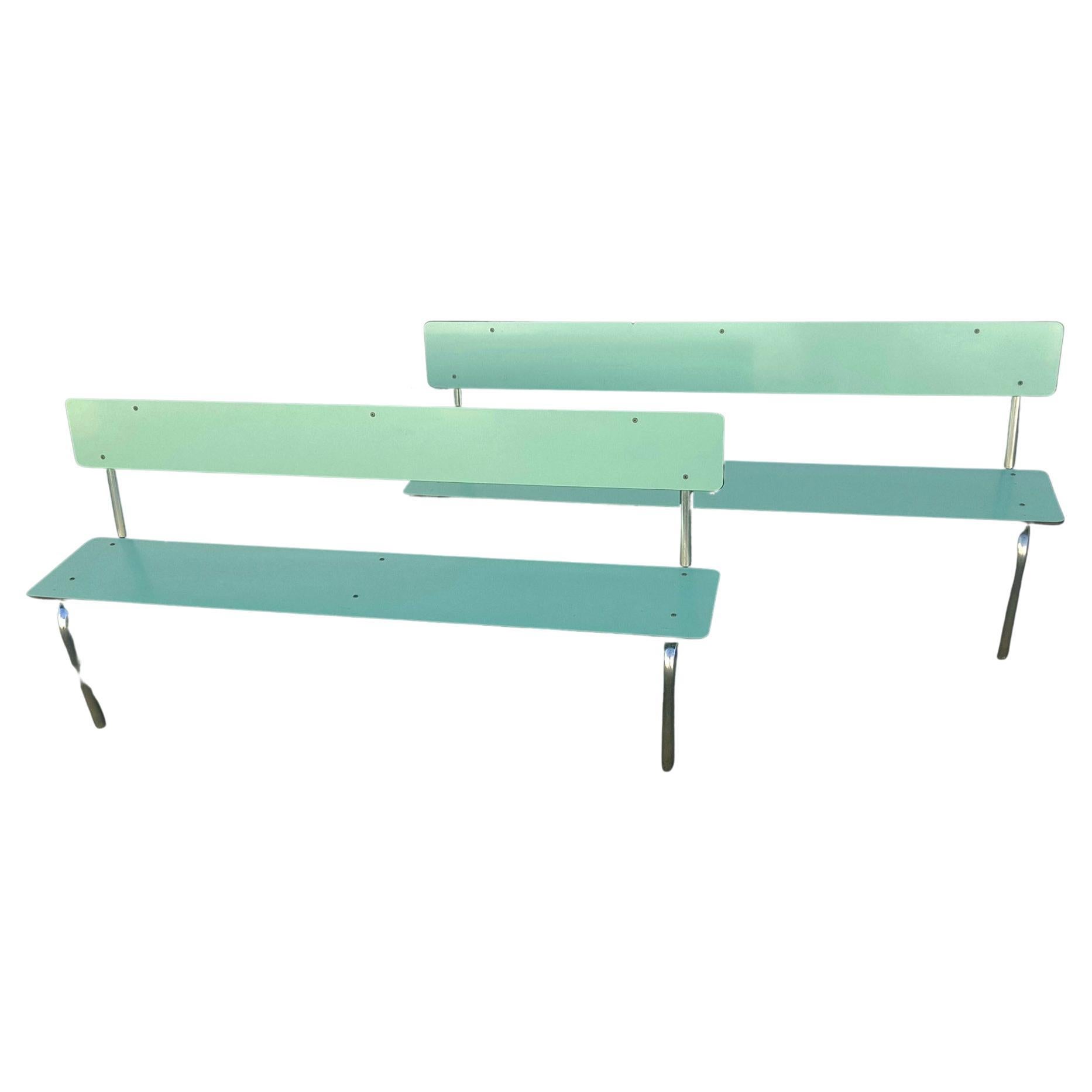 Panche per bambini italiane degli anni '50. Base cromata e seduta in formica.
Condizioni originali.