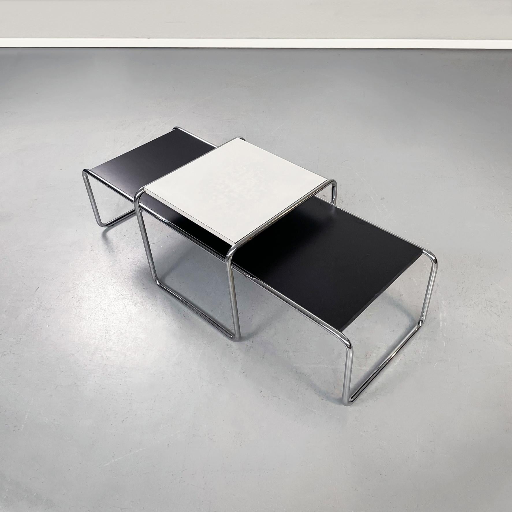 Italian mid-century Pair of Laccio coffee tables by Breuer for Gavina, 1970s
Pair of Laccio coffee tables with wooden top, one black rectangular and the other white square. The tubular structure is in chromed steel. The tables are
