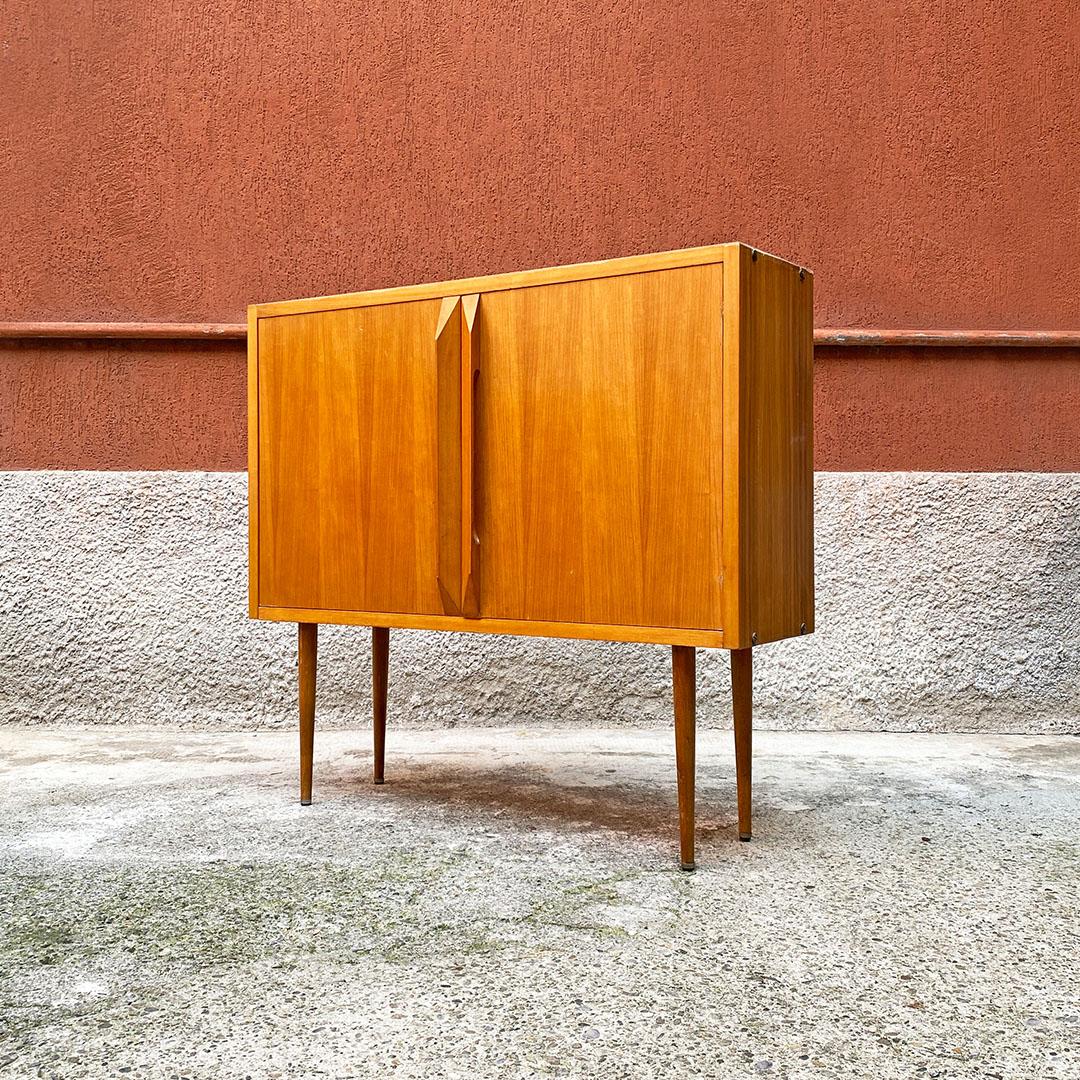 Italian Mid-Century Pair of Small Blond Teak and Laminate Sideboards, 1960s In Good Condition In MIlano, IT