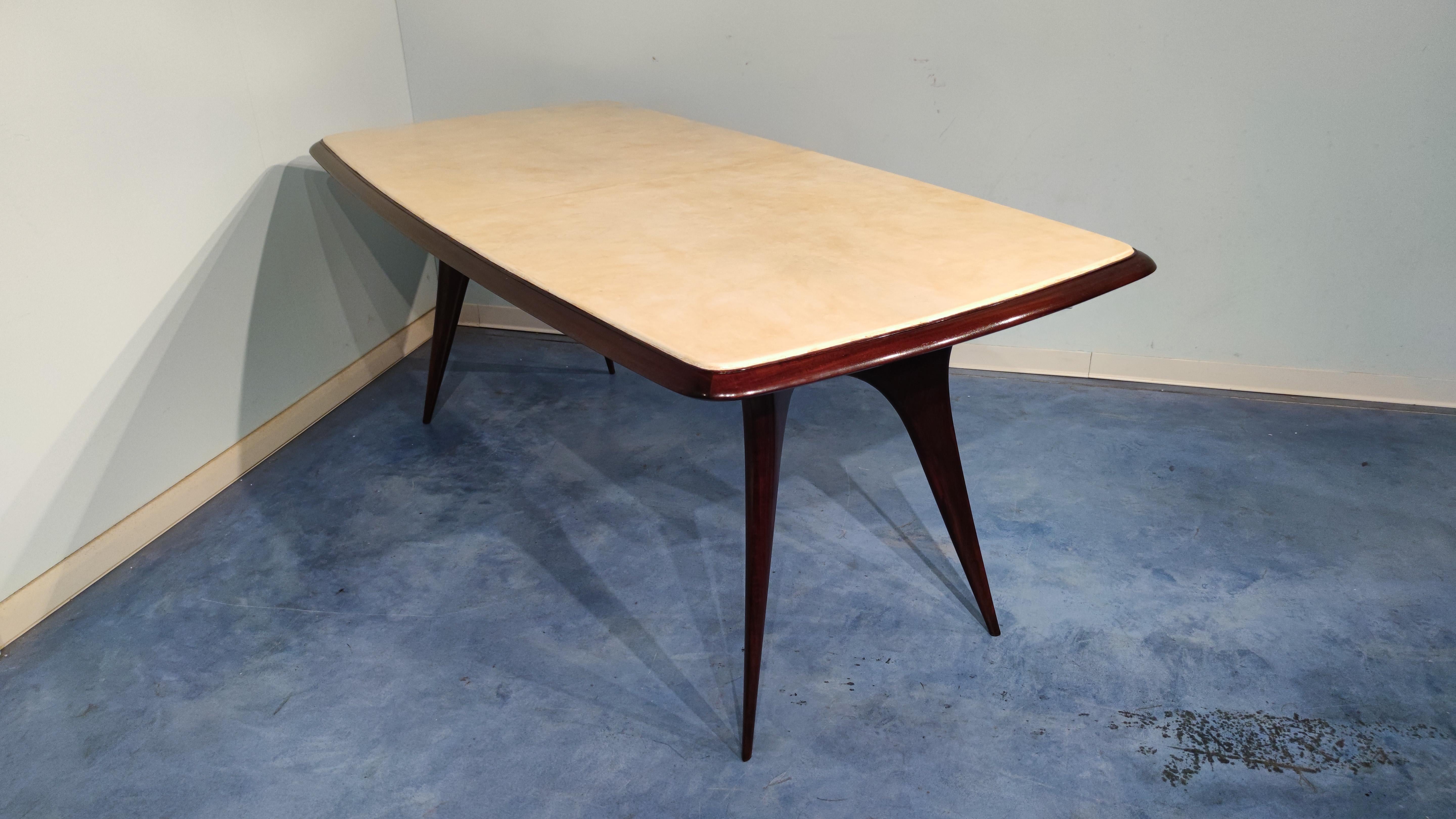 Italian Mid-Century Parchment Dining Table Attributed to Guglielmo Ulrich, 1950s In Good Condition For Sale In Traversetolo, IT