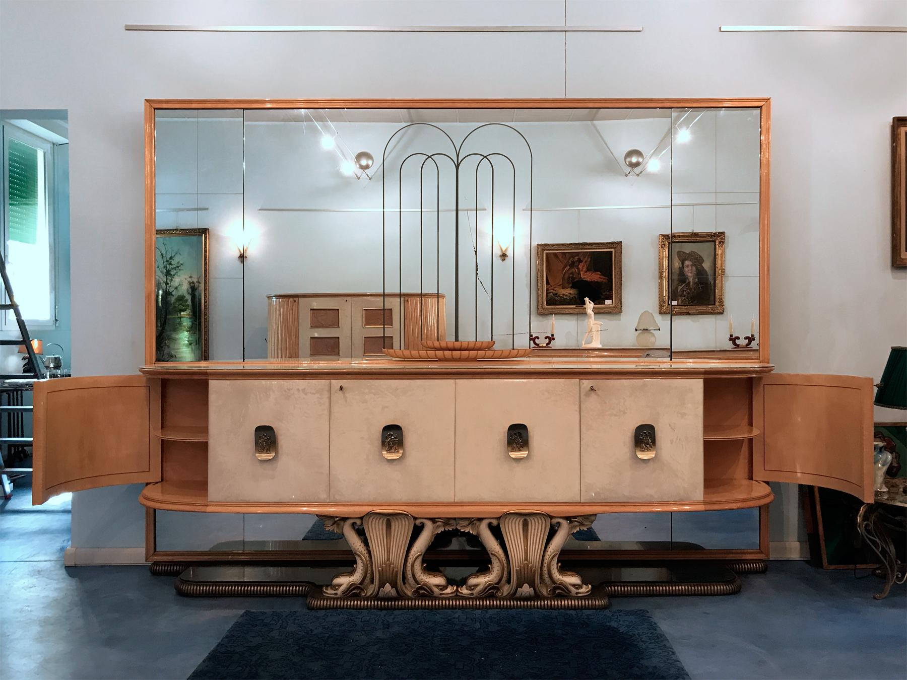 Italian Mid-Century Mirrored Sideboard by Osvaldo Borsani, 1940s In Good Condition In Traversetolo, IT