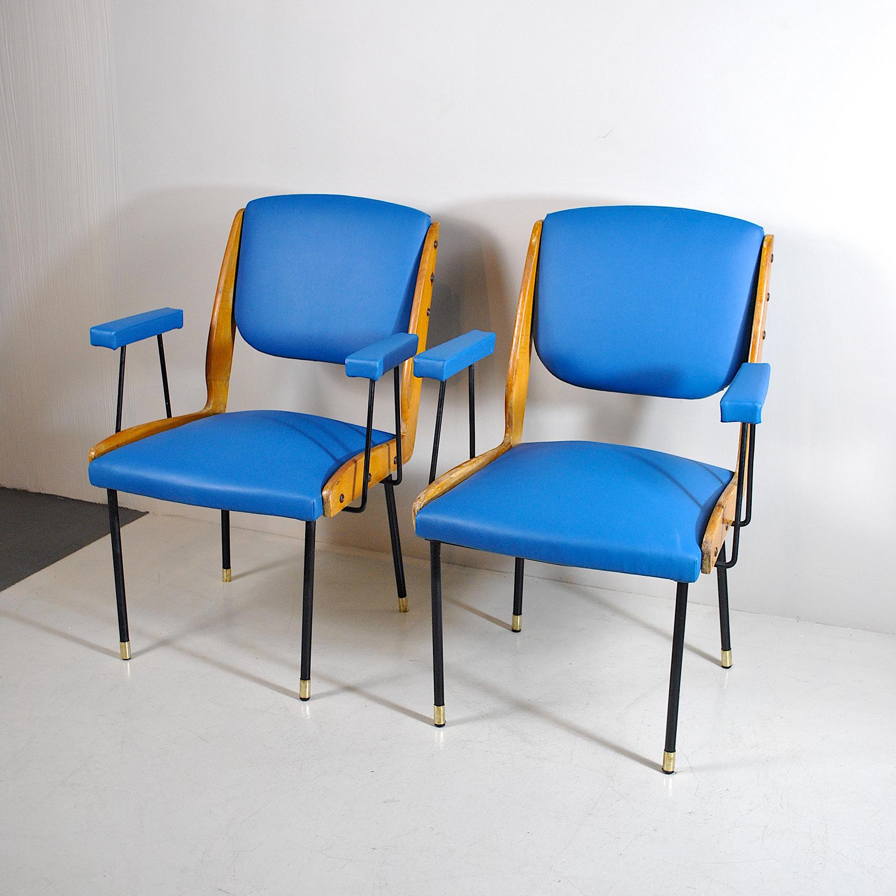 Mid-Century Modern Pari de chaises italiennes du milieu du siècle dernier en vente
