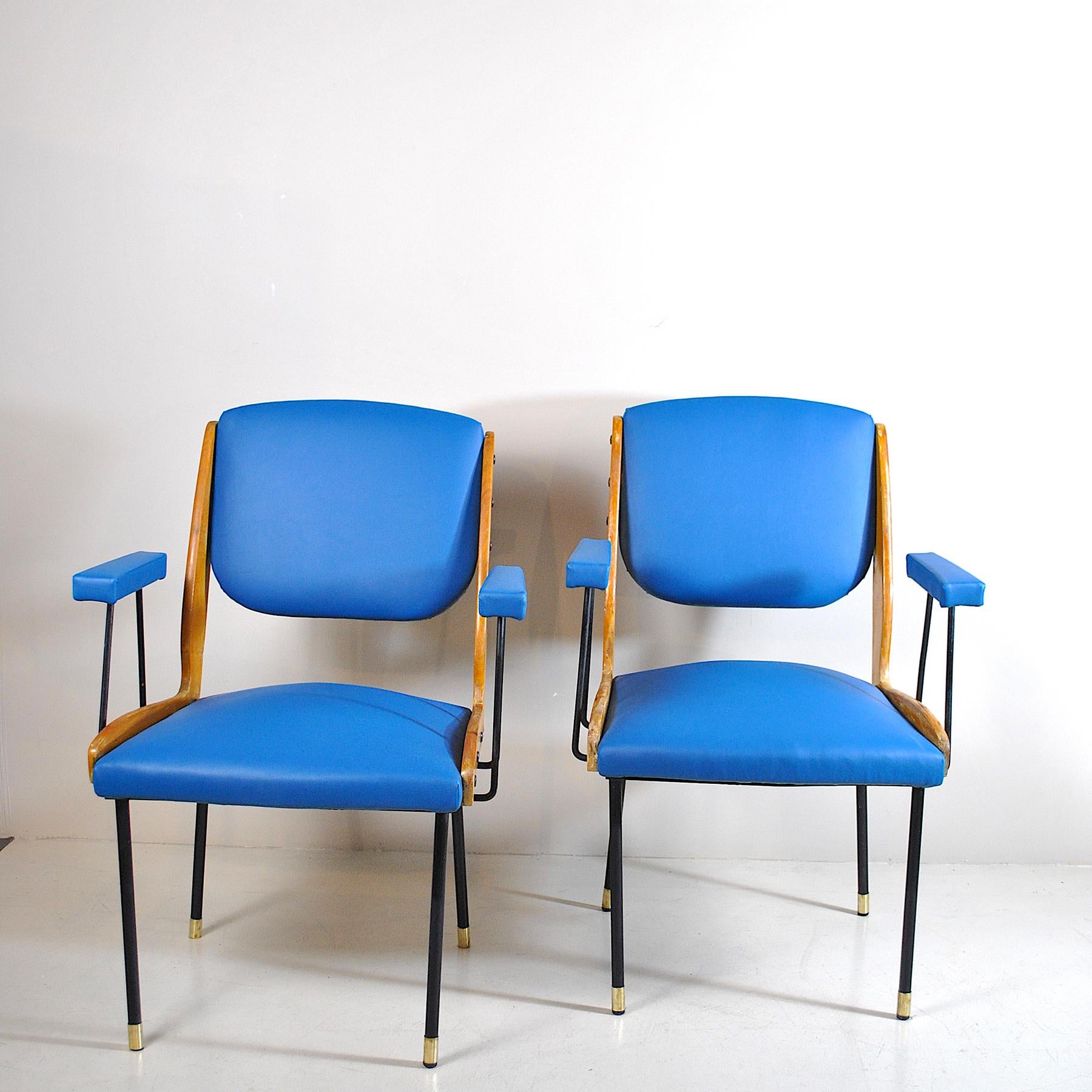 Pari de chaises italiennes du milieu du siècle dernier Bon état - En vente à bari, IT