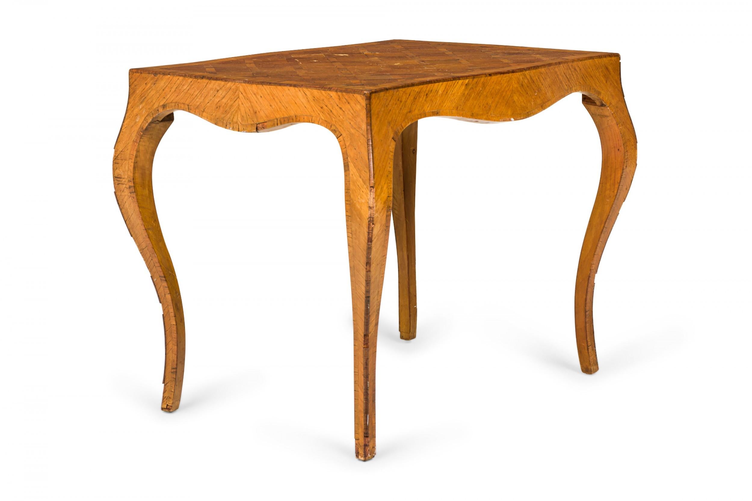 Table d'appoint italienne du milieu du siècle en placage de parqueterie Bon état - En vente à New York, NY