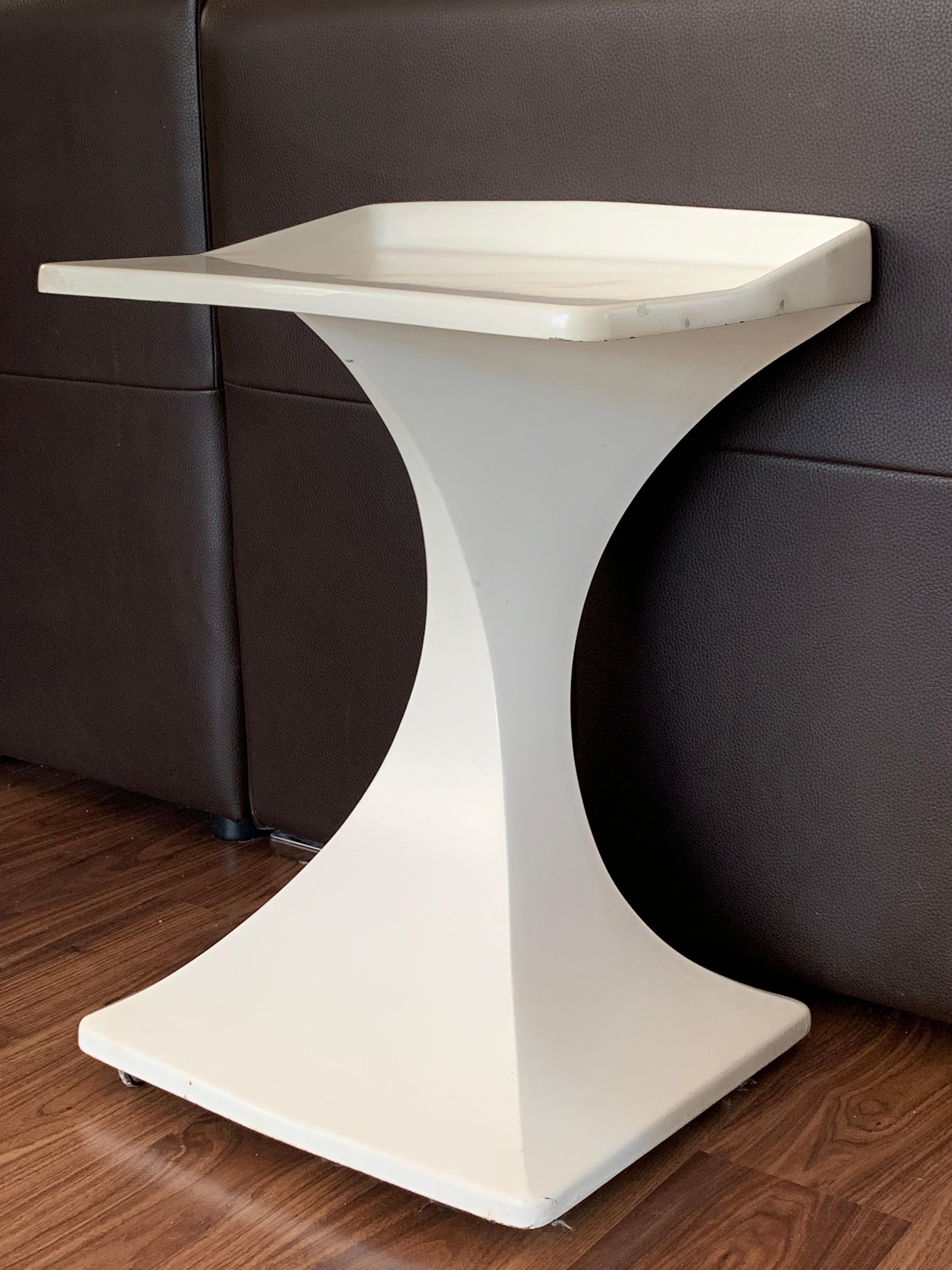 white table with wheels