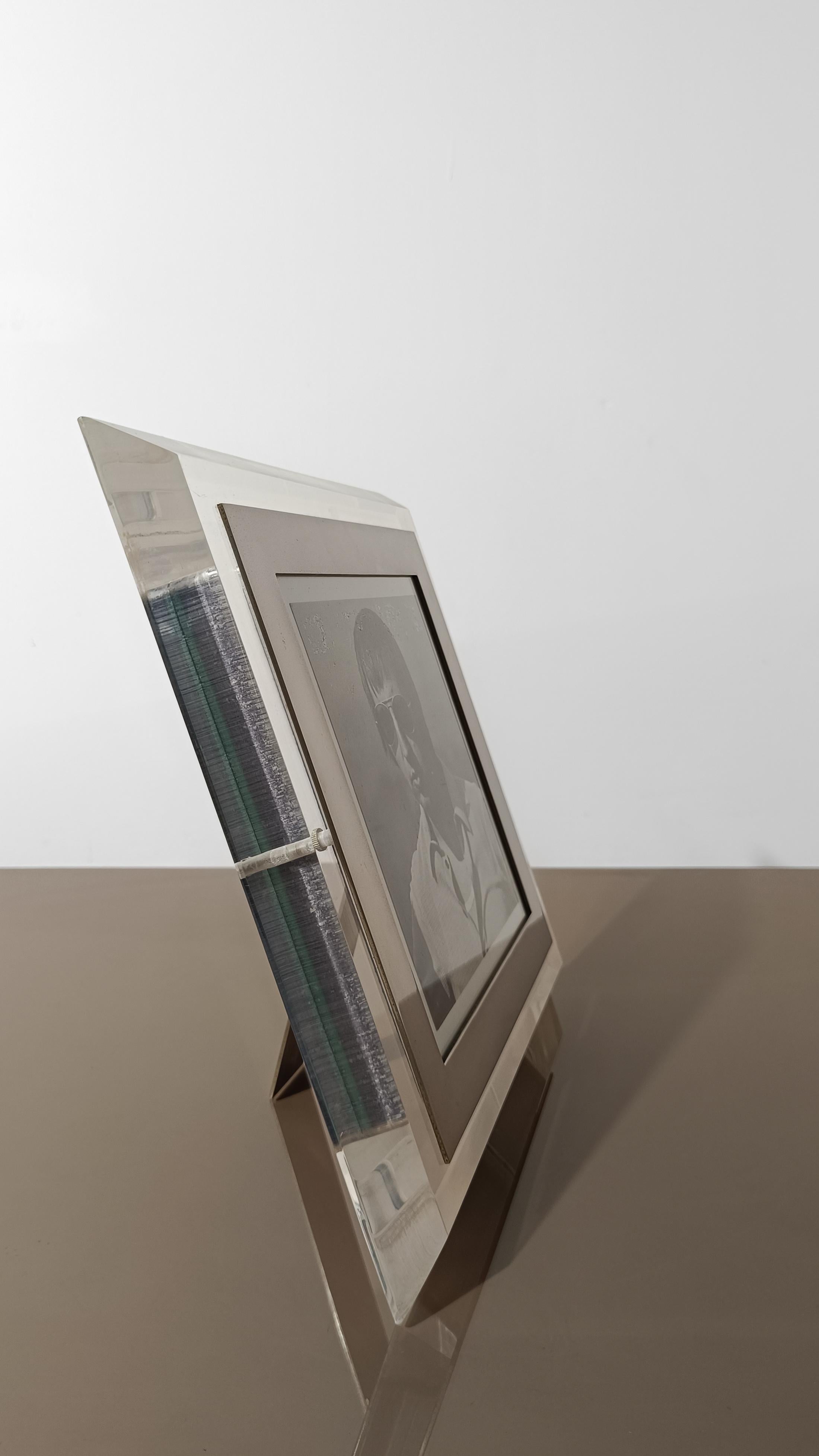Italienischer Mid-Century-Bilderrahmen aus Lucite / Acrylglas und Chrom, 1970er Jahre im Angebot 3