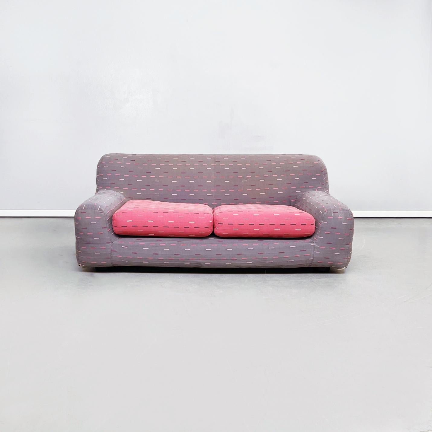 Italian mid-century pink and grey fabric sofa Giubba by Cuneo for Arflex, 1980s
Two seater sofa mod. Giubba fully padded and covered in fabric. The seat is made up of two pink cushions, decorated with white and gray dashes. The rest of the