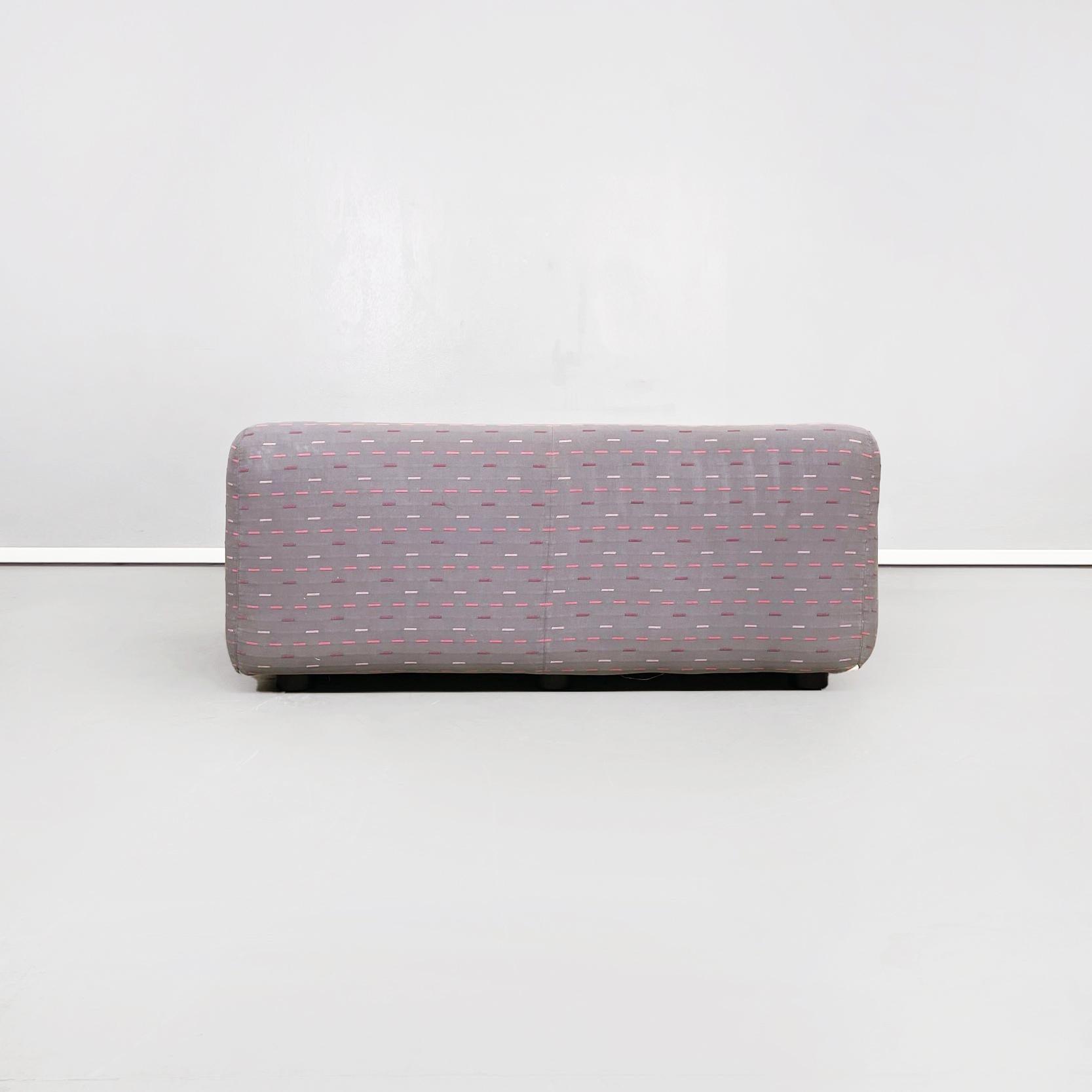 Italian Mid-Century Pink and Grey Fabric Sofa Giubba by Cuneo for Arflex, 1980s In Good Condition For Sale In MIlano, IT