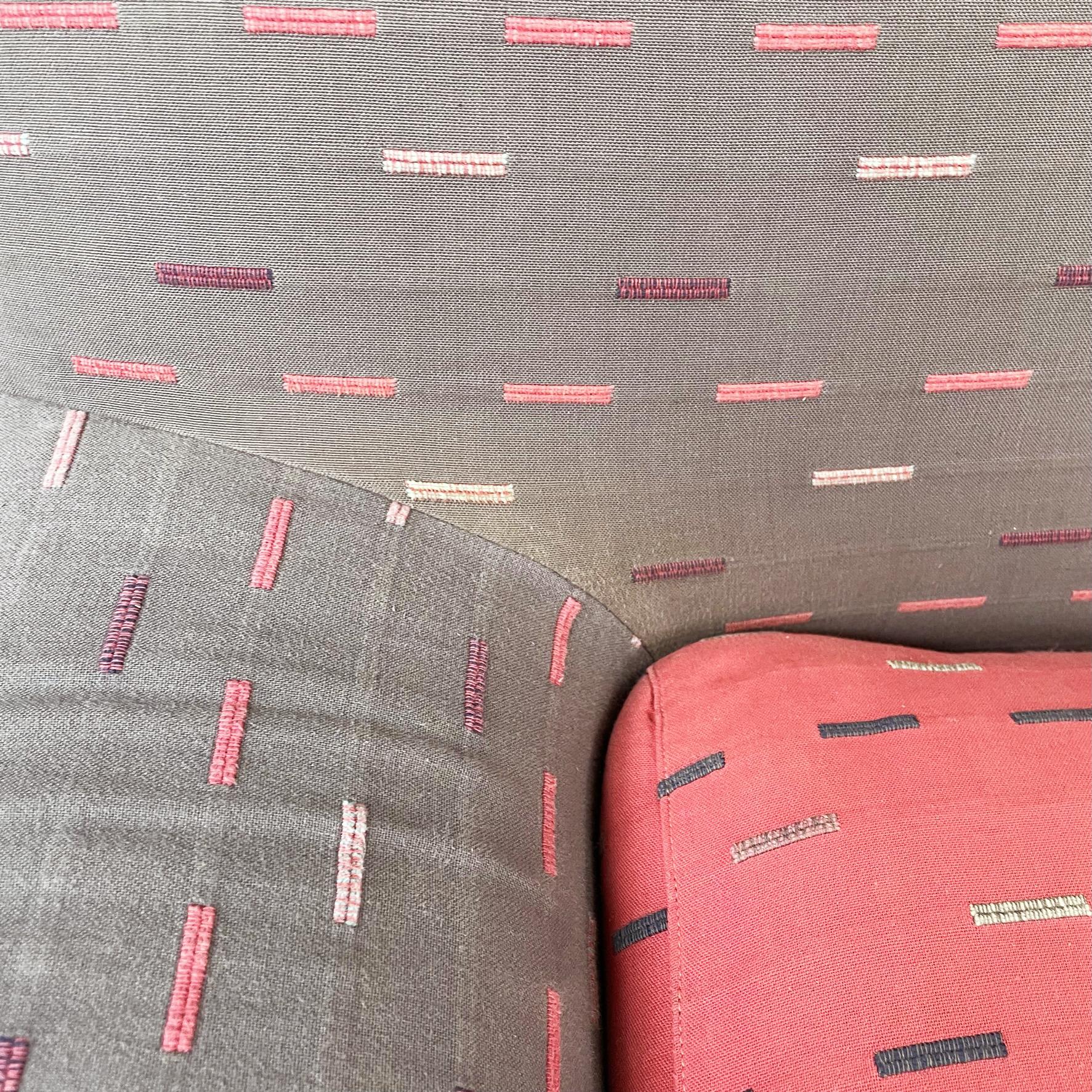 Italian Mid-Century Pink and Grey Fabric Sofa Giubba by Cuneo for Arflex, 1980s For Sale 3