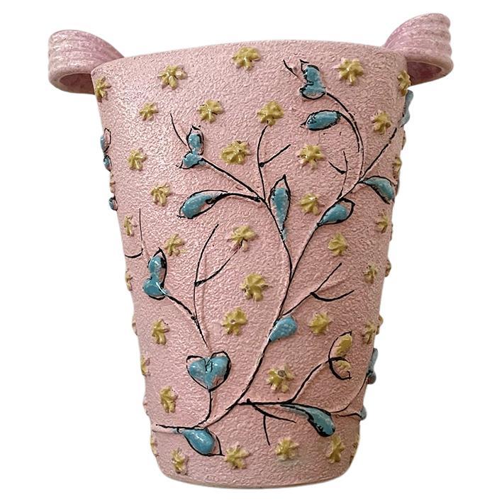 Vase floral en céramique rose gaufrée du milieu du siècle dernier