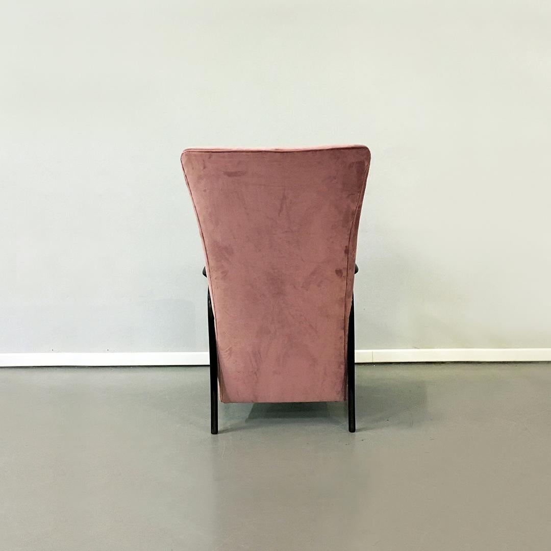 Italian Midcentury Pink Velvet and Wood Armchair with Curved Armrests, 1950s For Sale 2
