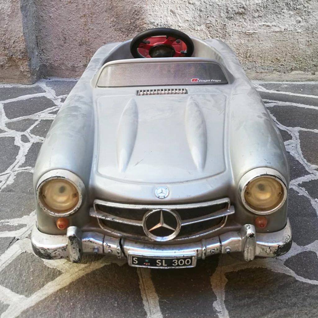 Italian mid-century plastic and chrome toy car Mercedes-Benz SL, 1960s
Plastic toy car with chrome details and padded seats, beautiful Mercedes-Benz SL model.
A unique collector's item also perfect for children to play with vintage and beautiful