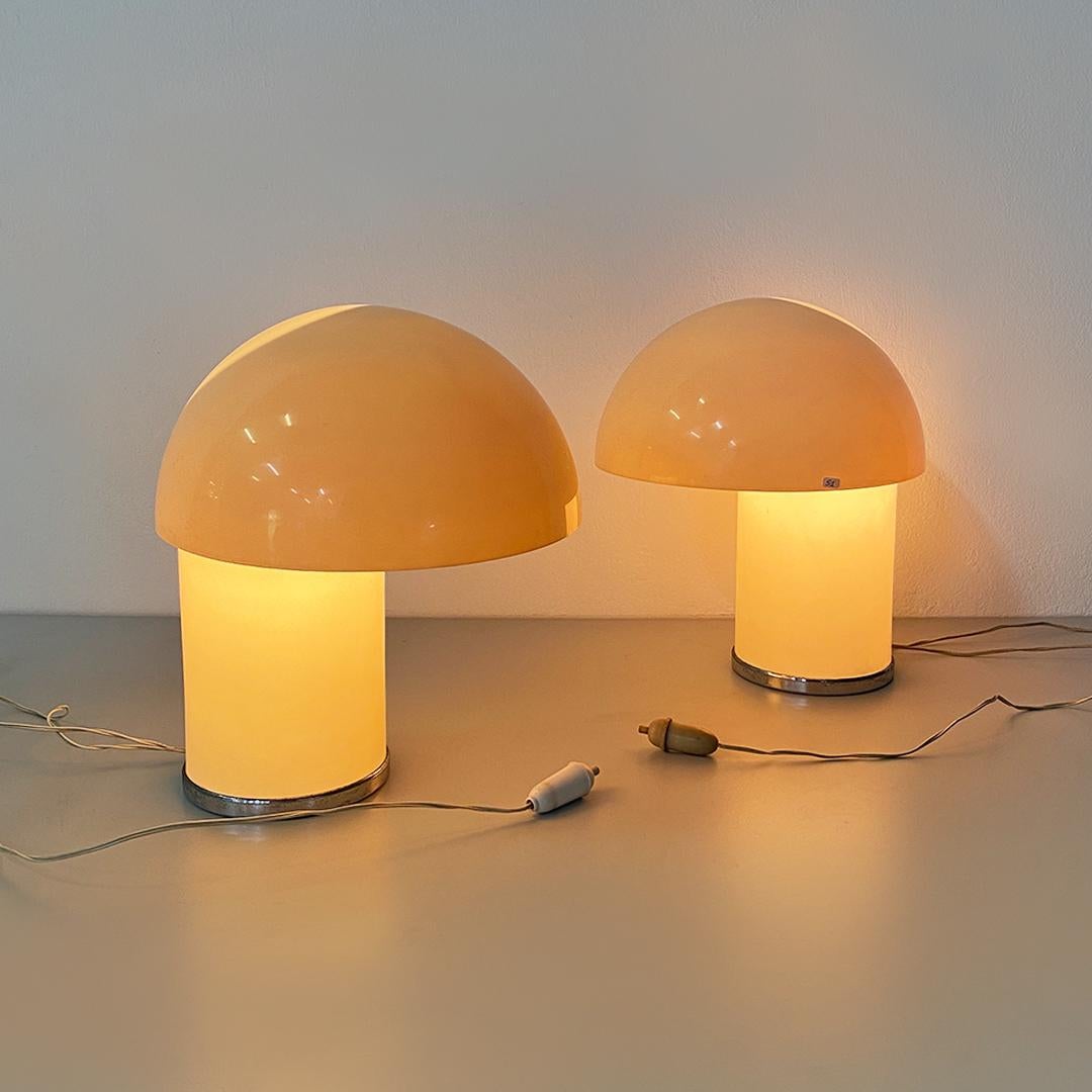 Italian Mid-Century Modern pair of yellowing white plastic Leila table lamps by Verner Panton and Marcello Siard for Longato, 1968.
Pair of Leila model table lamps, entirely in white plastic, yellowing due to age, with cylindrical base and