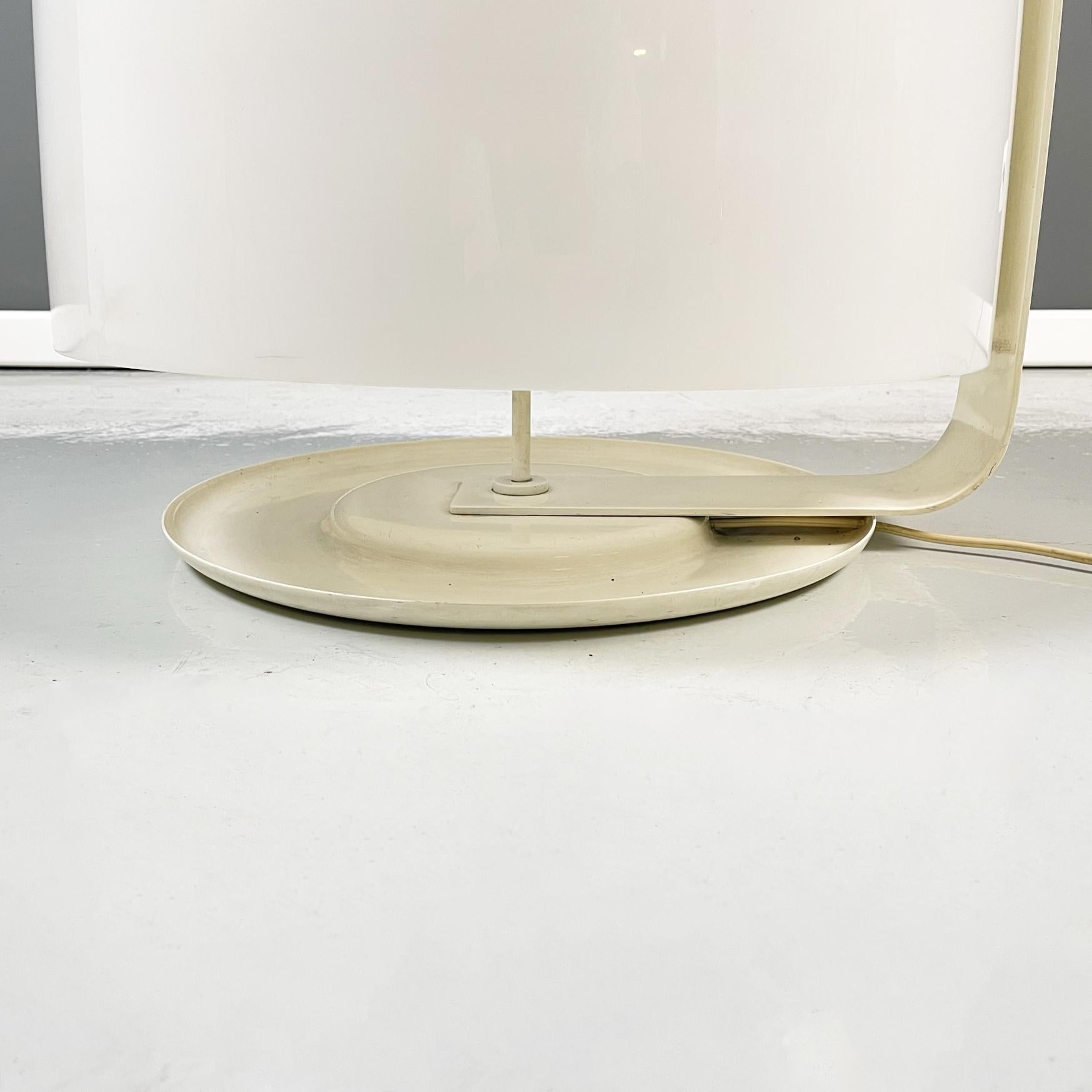 Italian Mid-Century Plastic Metal Table Lamp Alvise Luigi Massoni Guzzini, 1960s For Sale 8