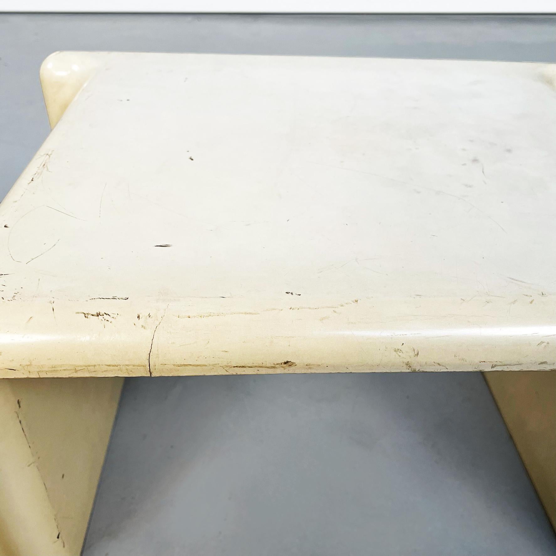 Italienische Scagno-Couchtische aus Kunststoff von Stoppino Elco Scorze aus der Mitte des Jahrhunderts, 1970er Jahre im Angebot 7