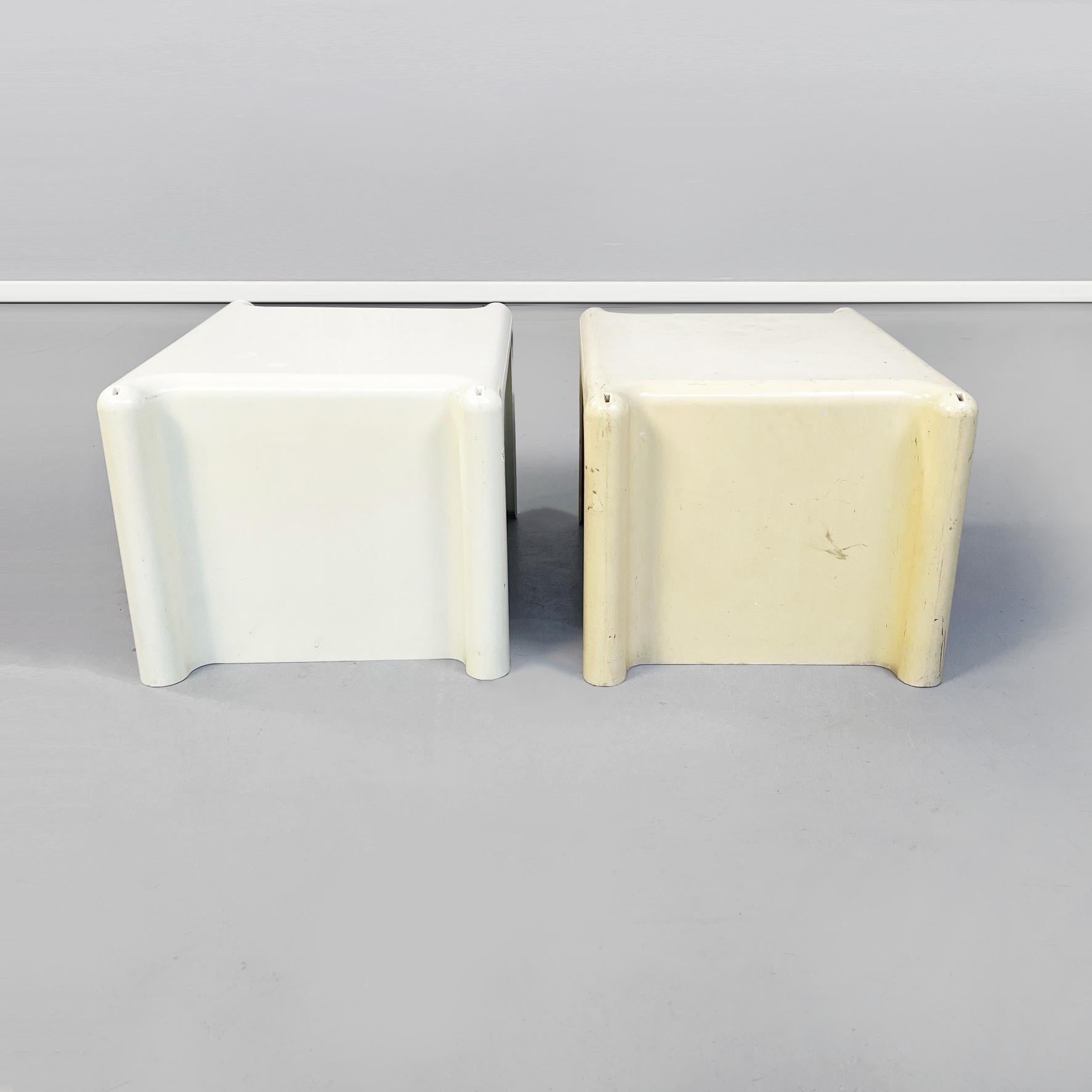 Italienische Scagno-Couchtische aus Kunststoff von Stoppino Elco Scorze aus der Mitte des Jahrhunderts, 1970er Jahre (Ende des 20. Jahrhunderts) im Angebot