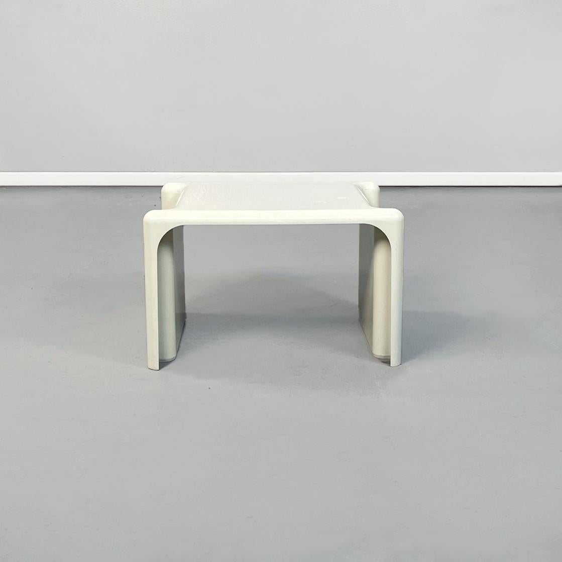 Italienische Scagno-Couchtische aus Kunststoff von Stoppino Elco Scorze aus der Mitte des Jahrhunderts, 1970er Jahre im Angebot 2