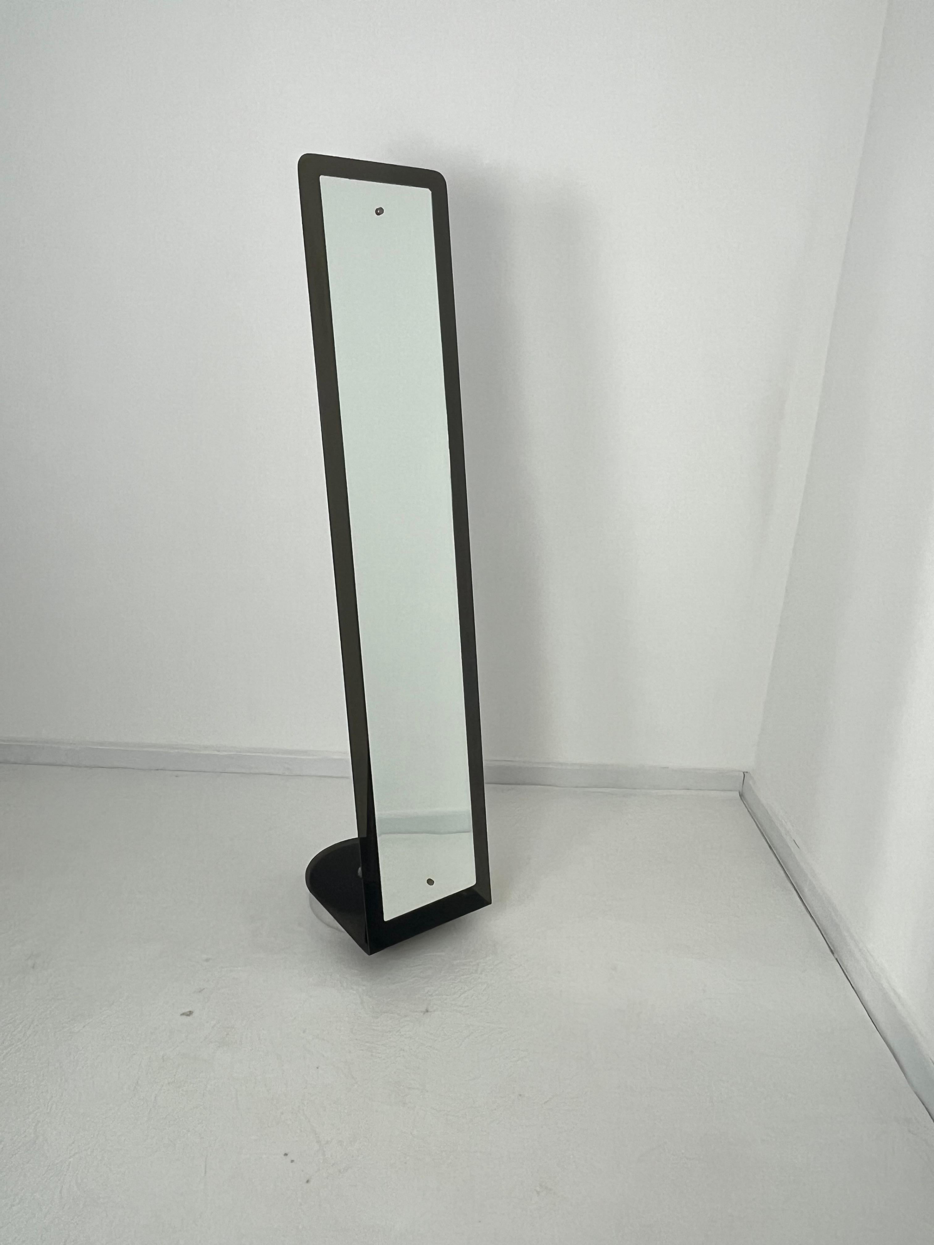 Miroir en plexiglas et métal marbré du milieu du siècle dernier, 1960s en vente 4