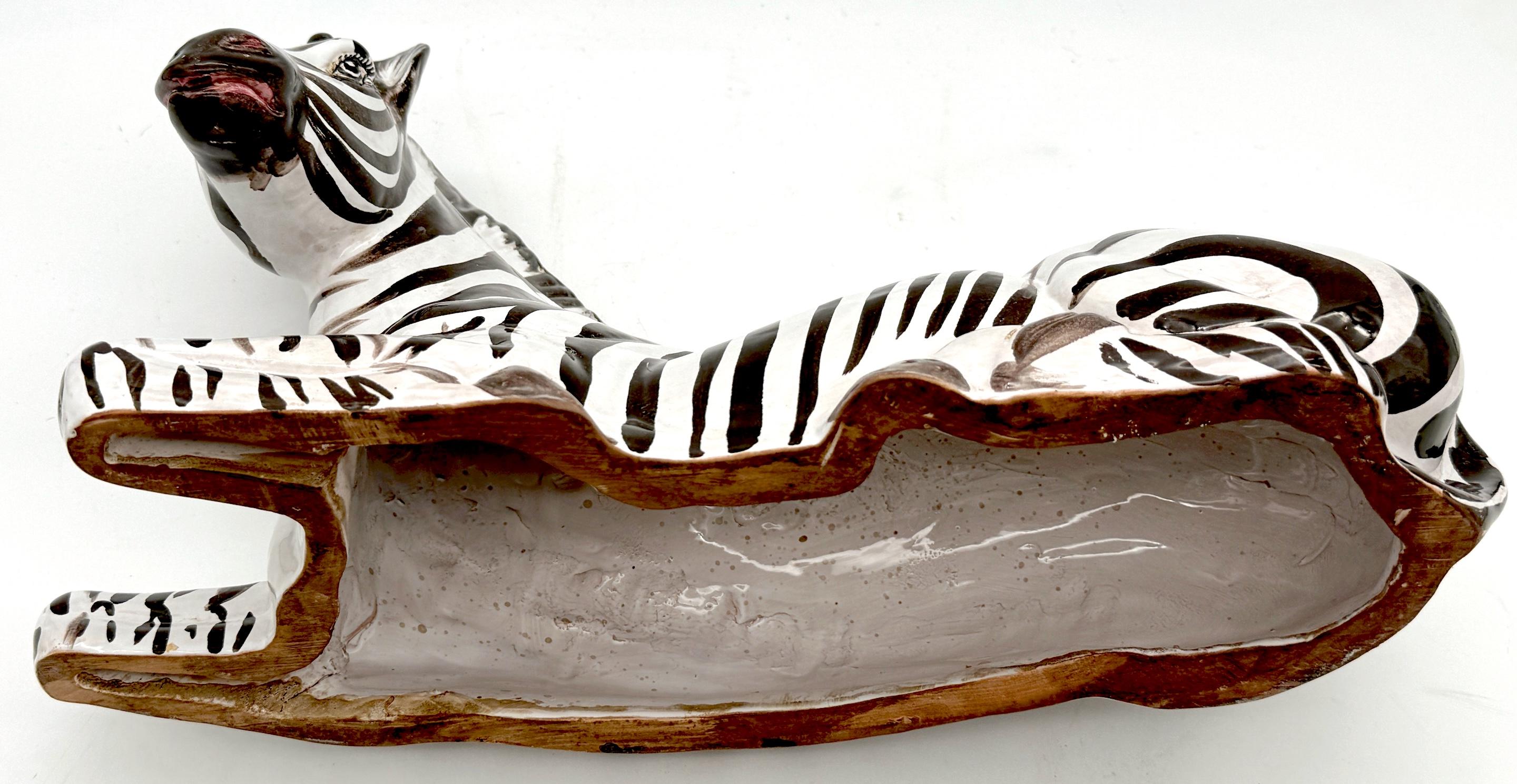 Italienische Porzellanskulptur eines sitzenden Zebras aus der Mitte des Jahrhunderts, ca. 1970er Jahre im Angebot 4