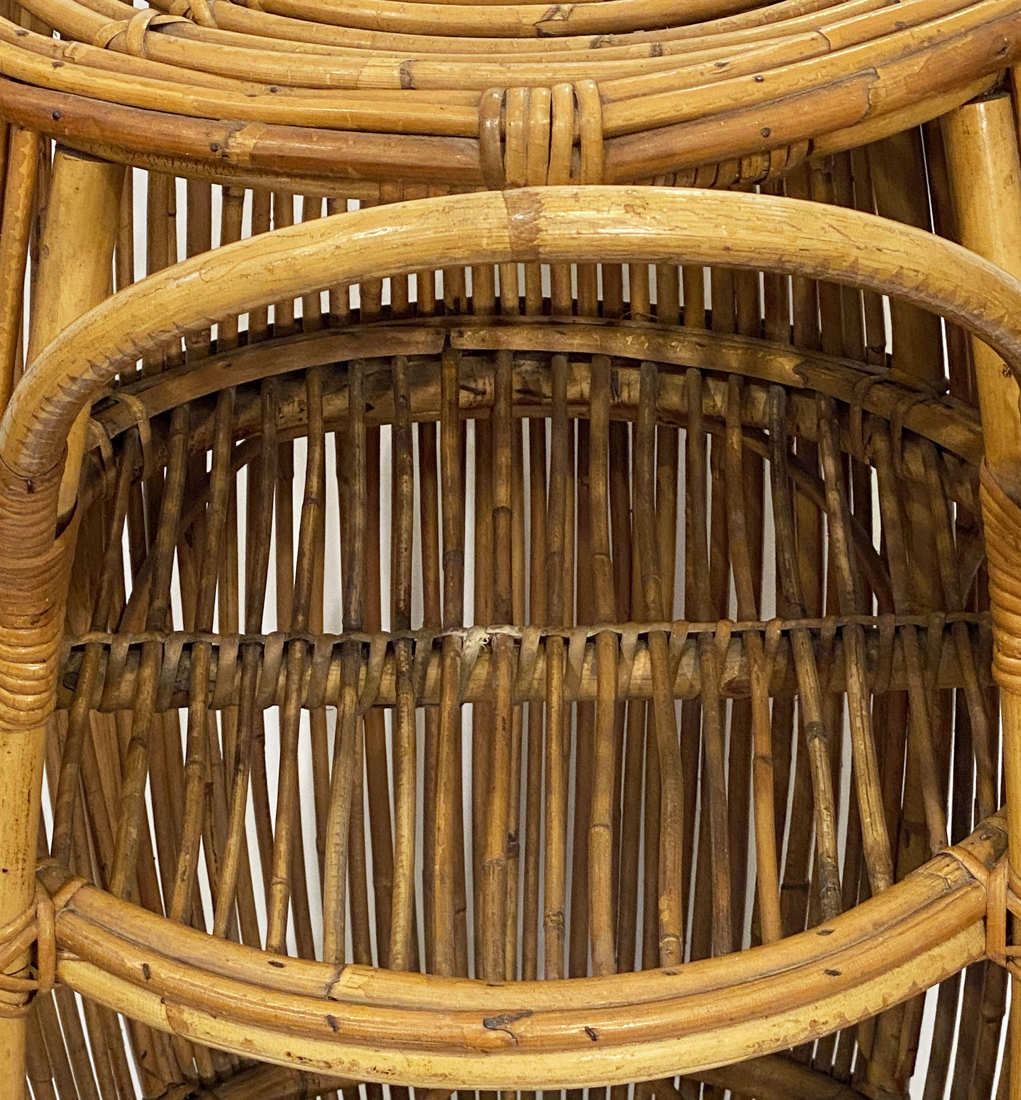 Italian Mid-Century Rattan and Bamboo Barrel-Shaped Bar Cart For Sale 11