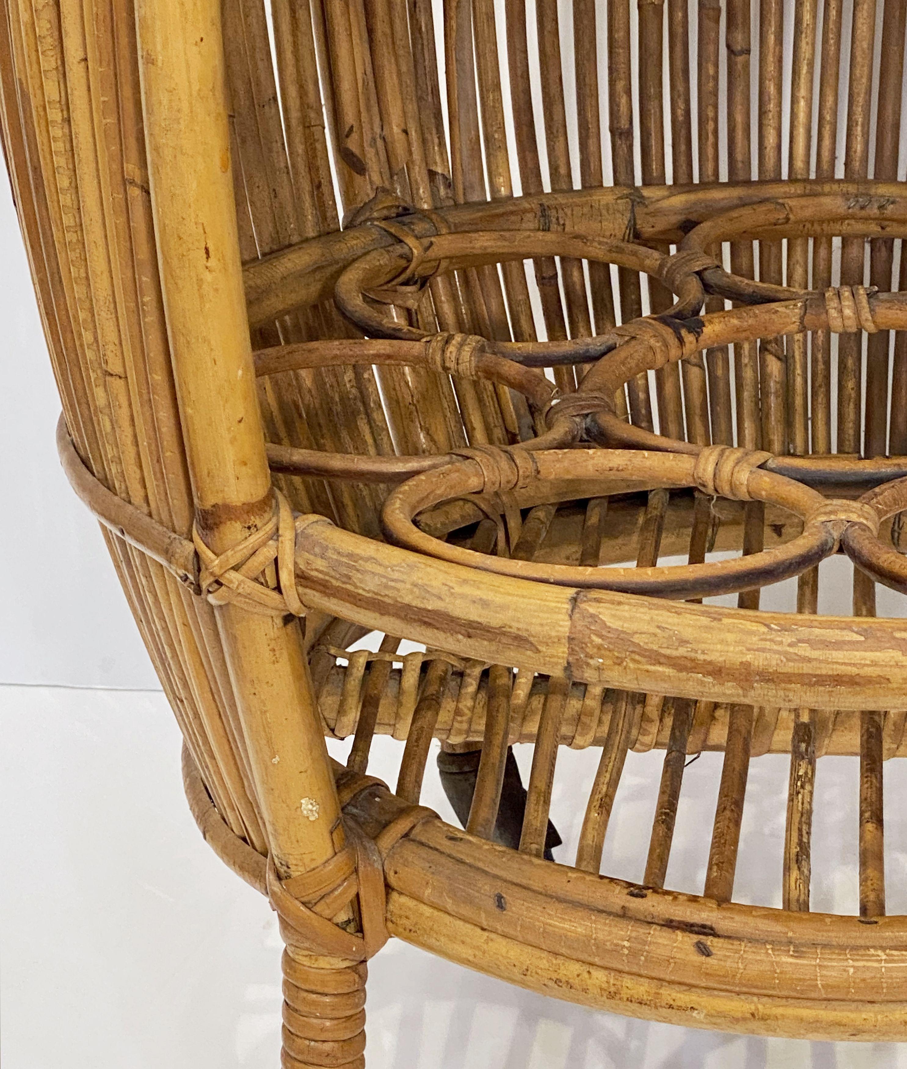 Italian Mid-Century Rattan and Bamboo Barrel-Shaped Bar Cart For Sale 13