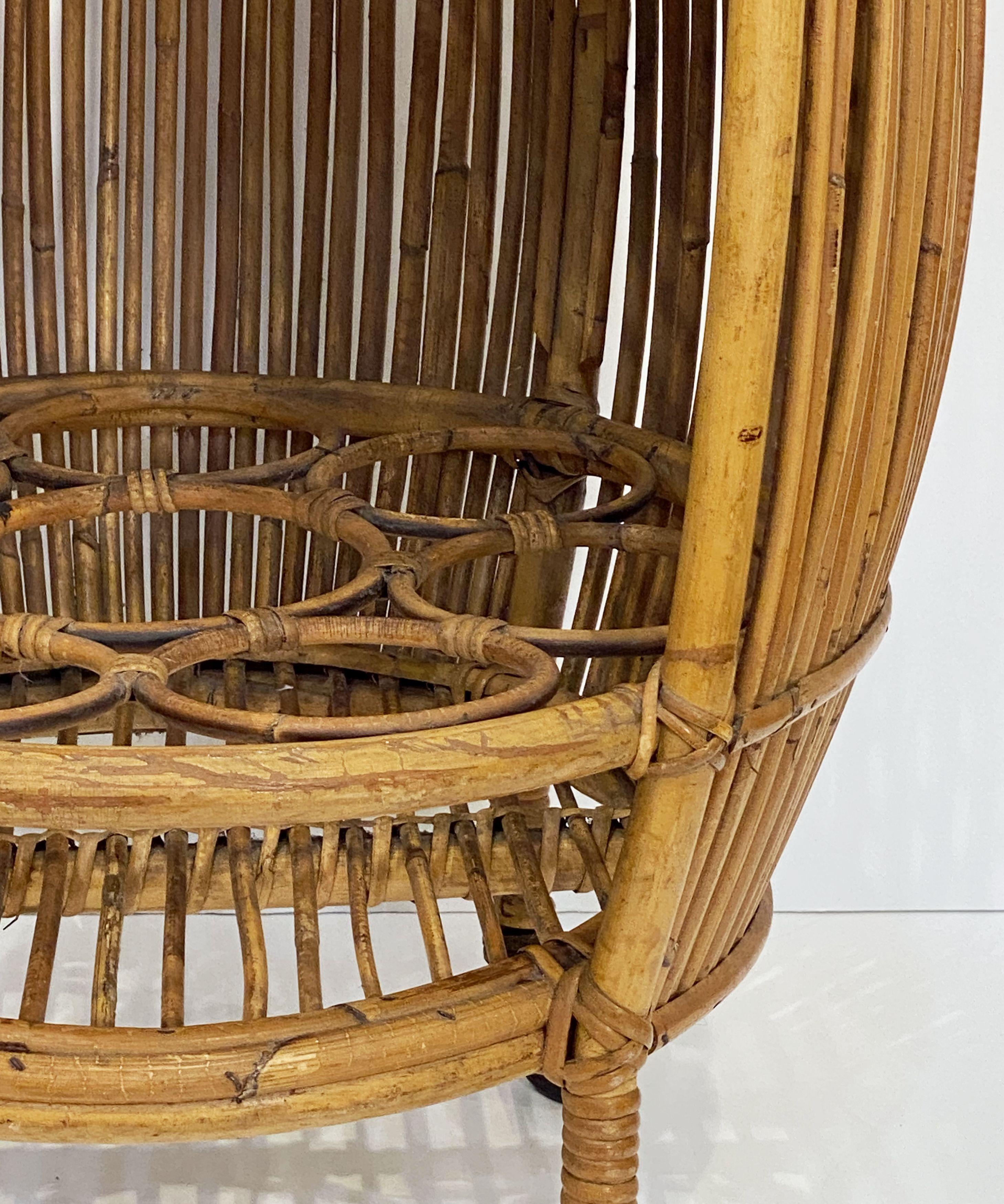 Italian Mid-Century Rattan and Bamboo Barrel-Shaped Bar Cart For Sale 2